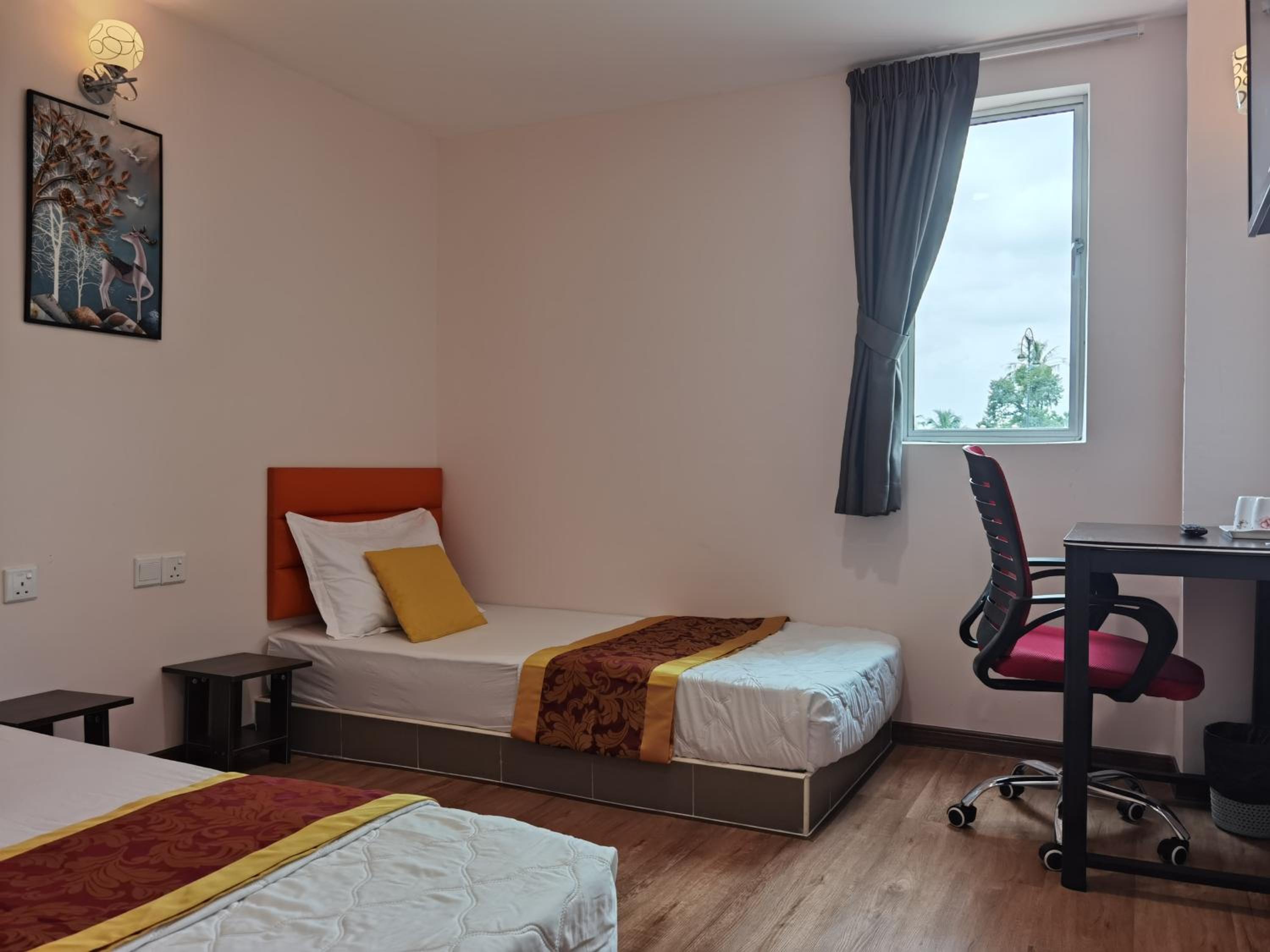 Standard Twin Room - Photo 1