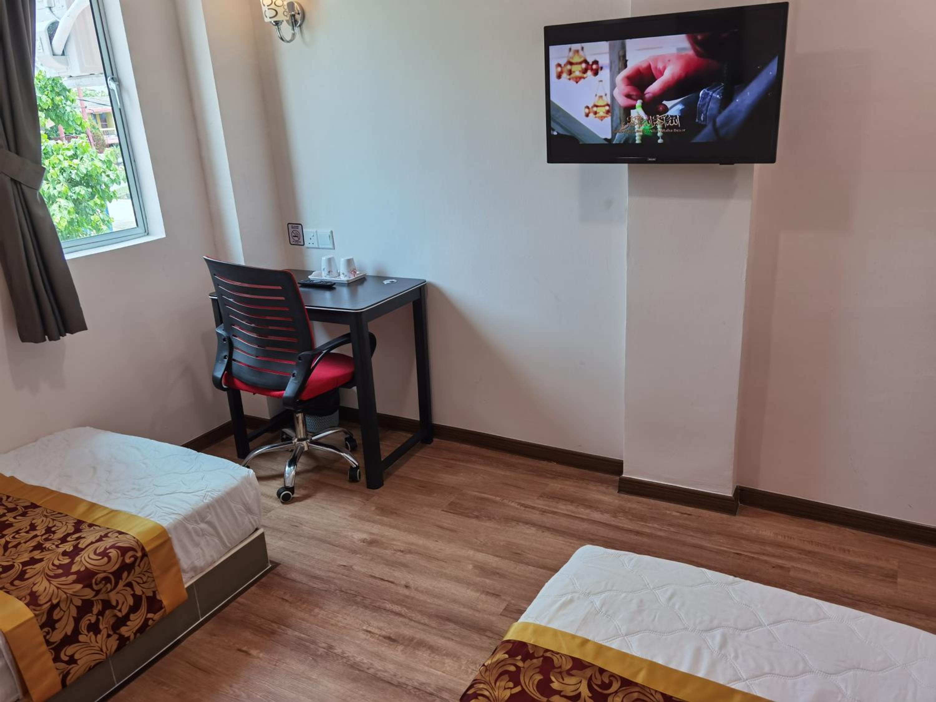 Standard Twin Room - Photo 3