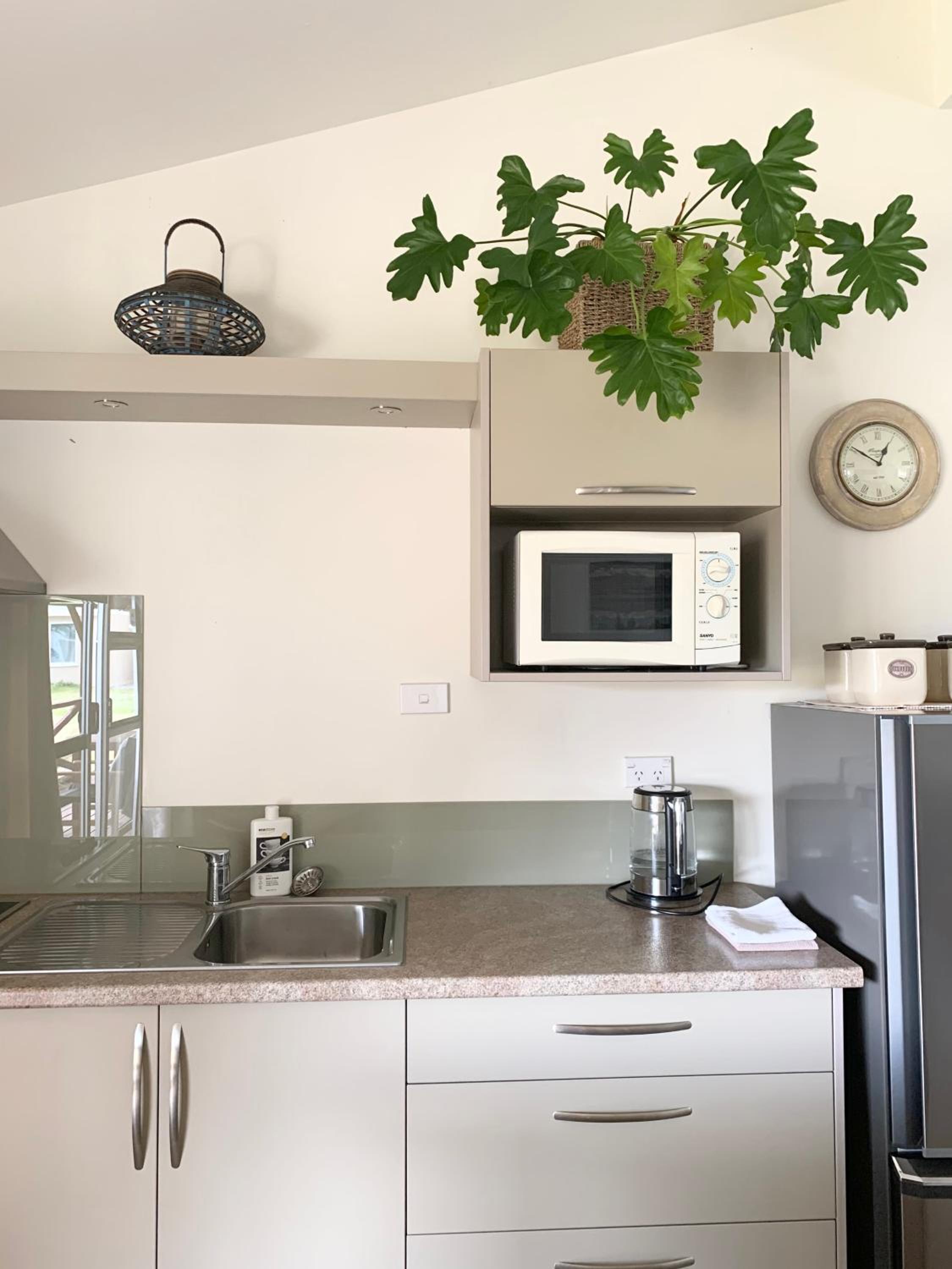 Three-Bedroom Cottage - Photo 4