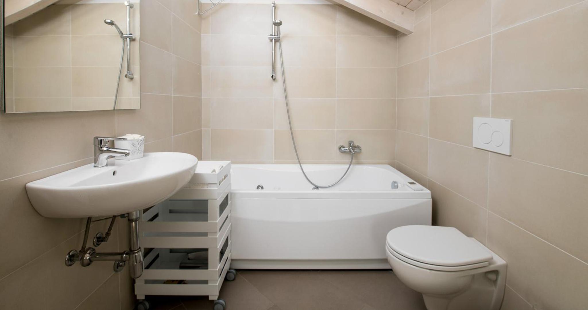 Double Room with Spa Bath photo 3