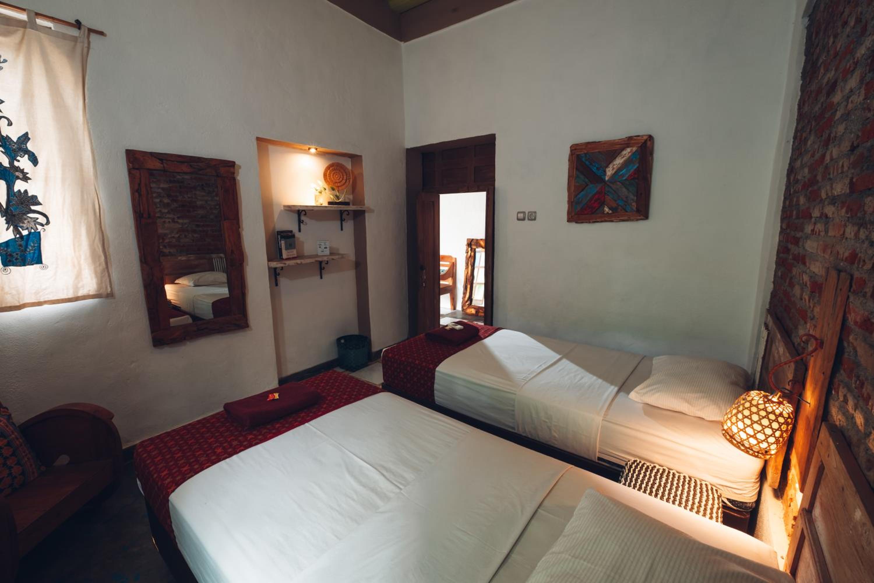 Twin Room with Private Bathroom photo 2
