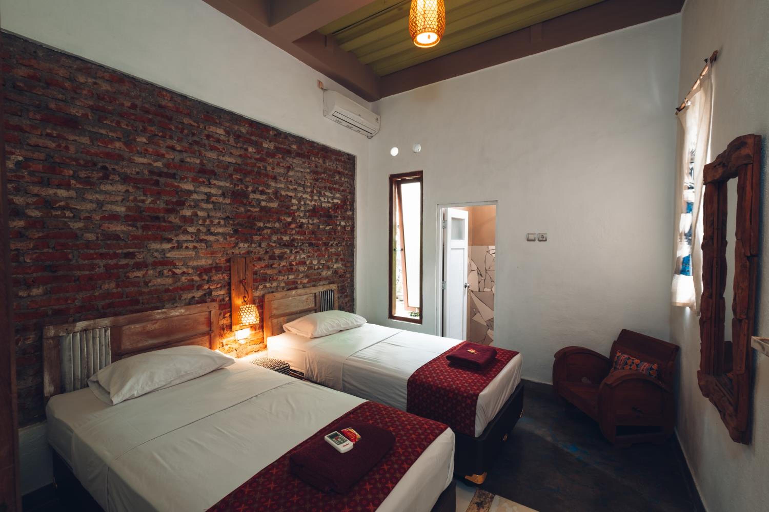 Twin Room with Private Bathroom photo 3