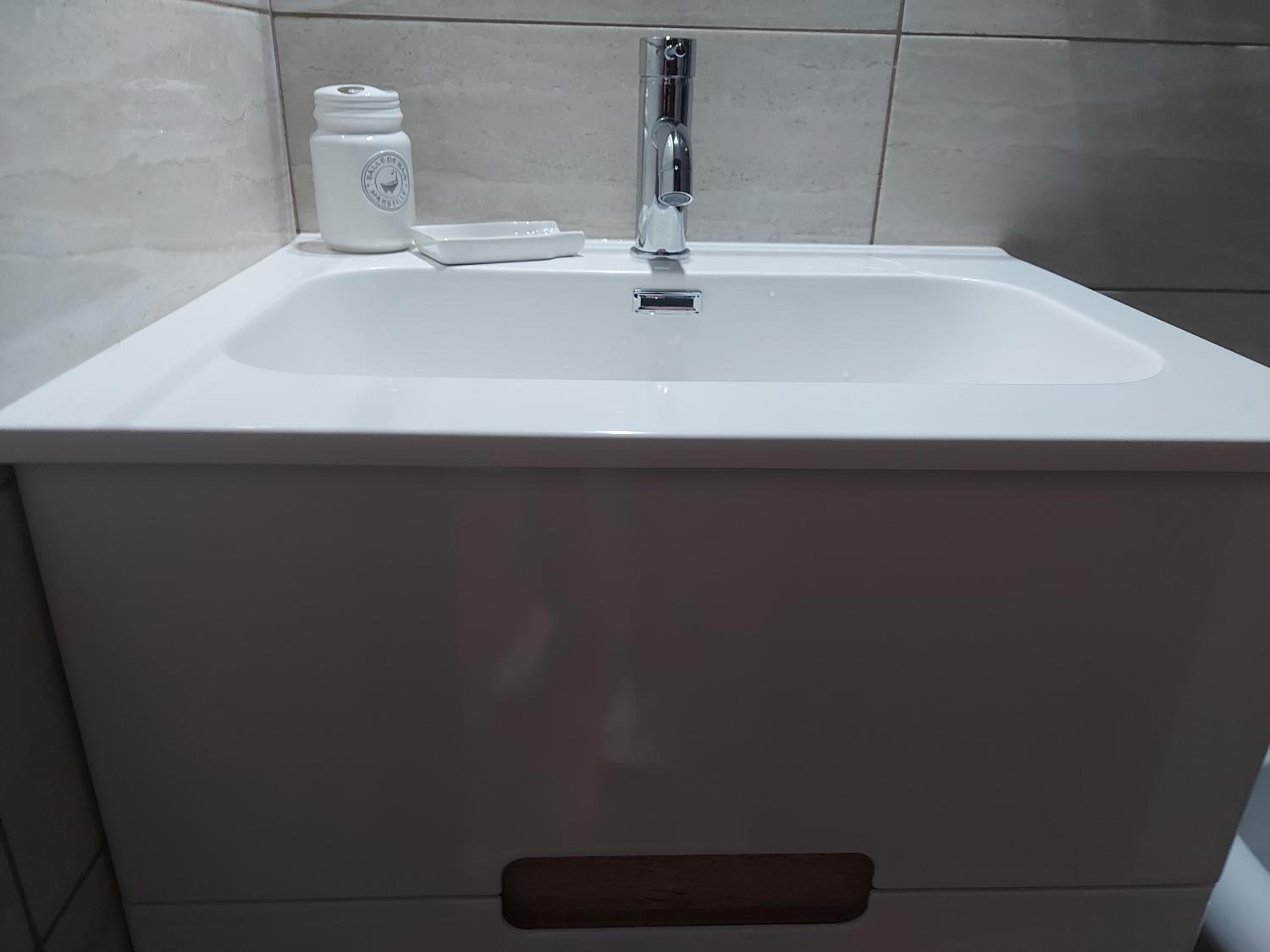 Double Room with Private Bathroom - Photo 9