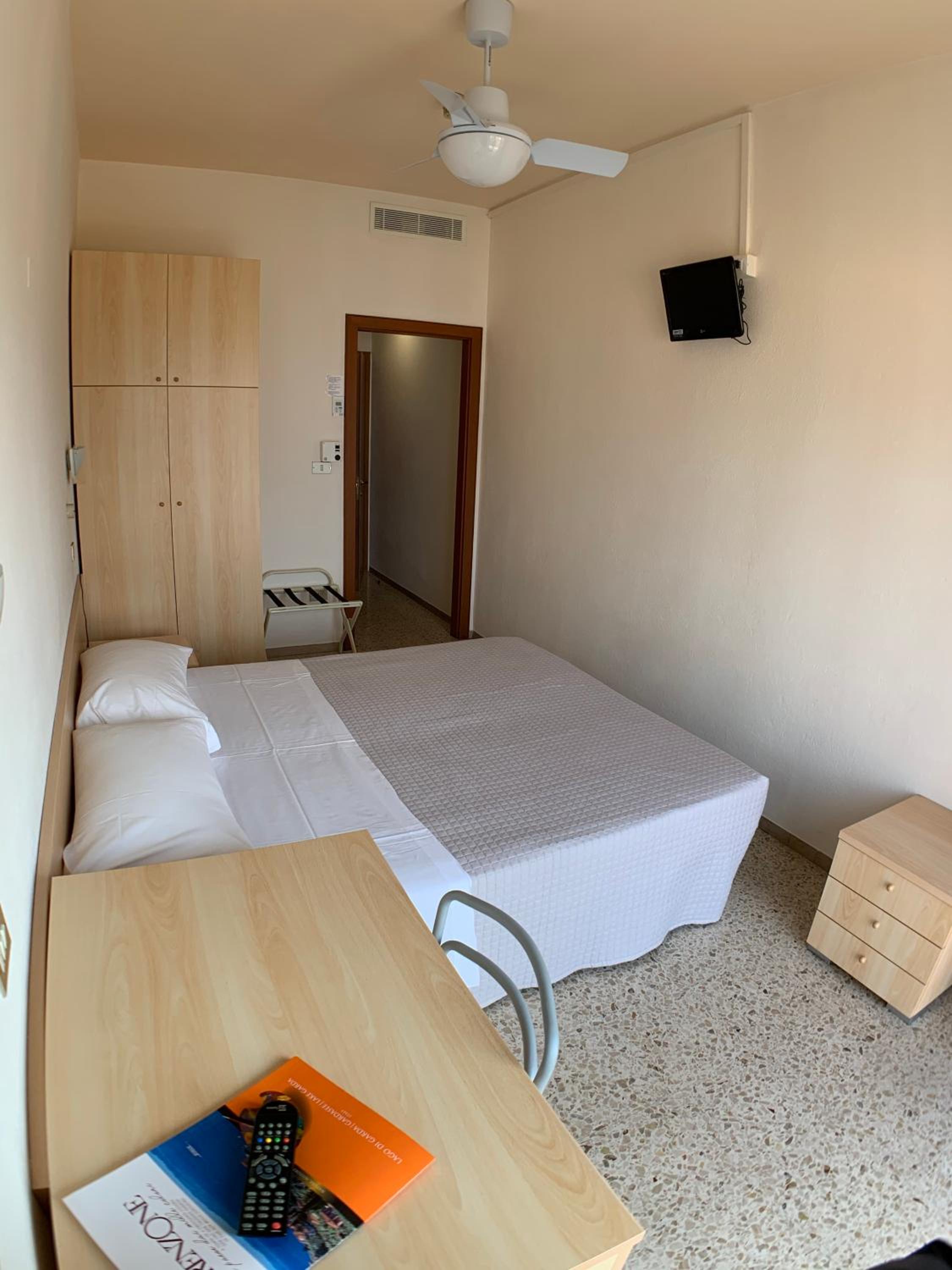 Double or Twin Room photo 3