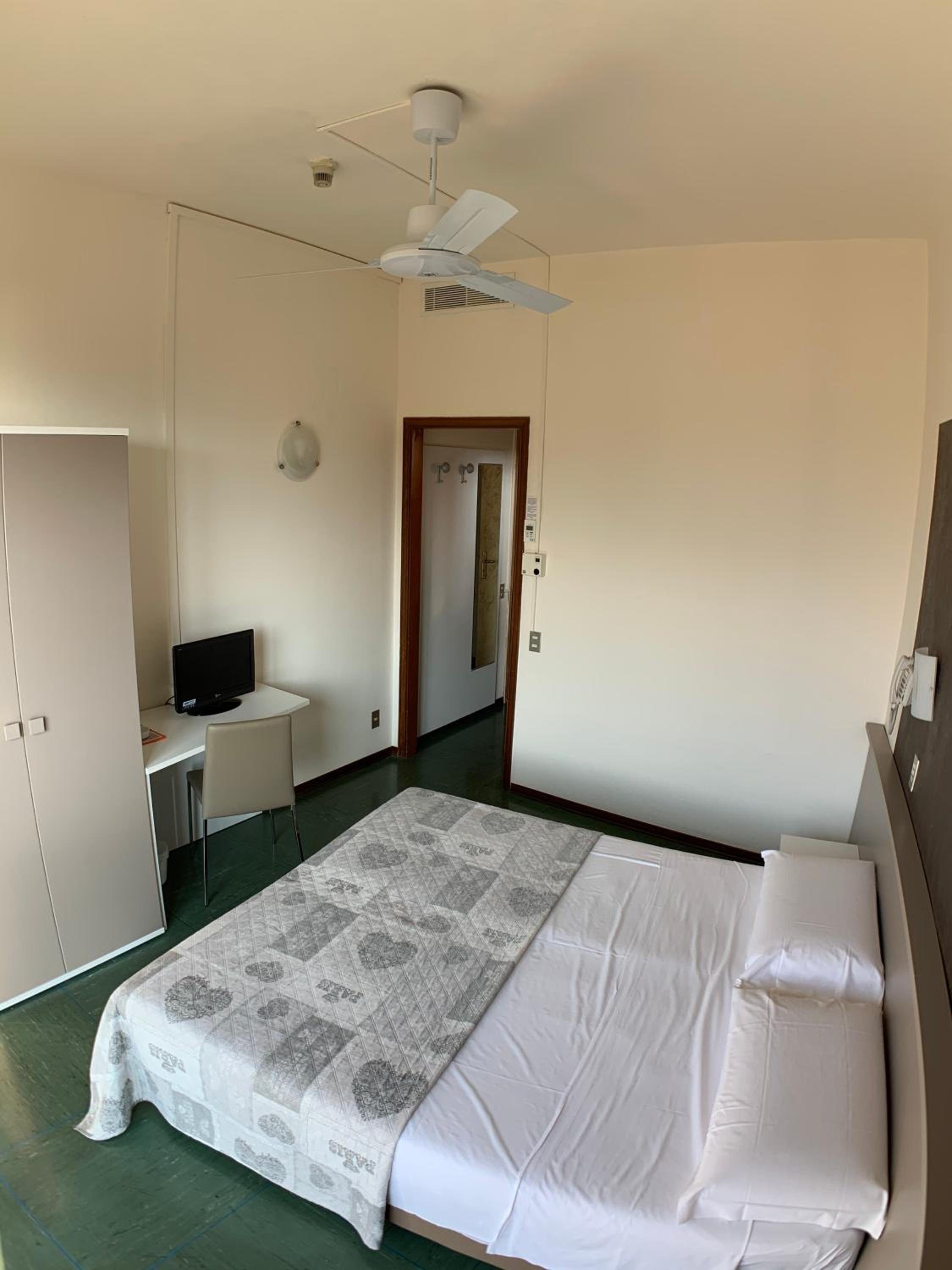 Double or Twin Room photo 2