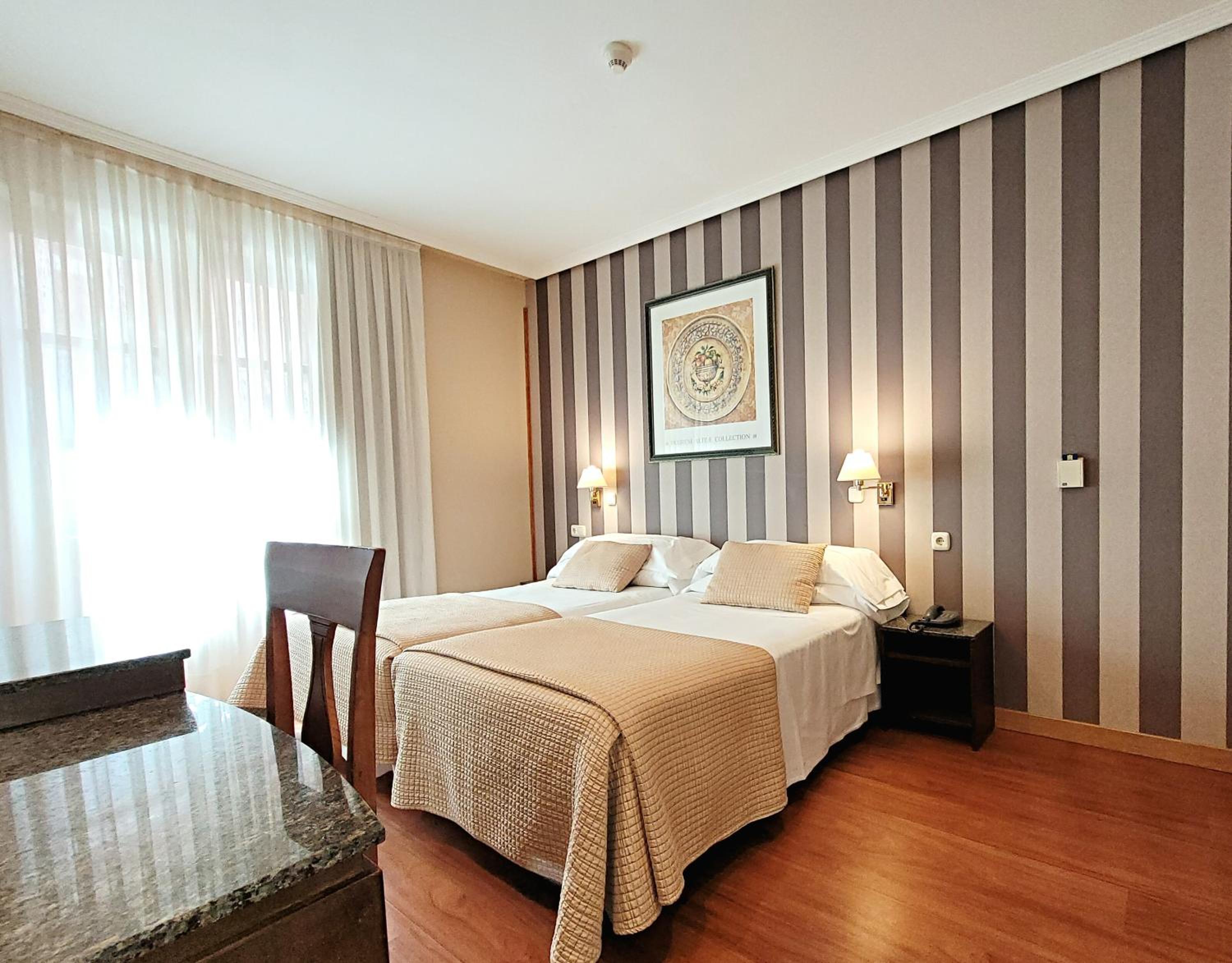 Double or Twin Room - Photo 4