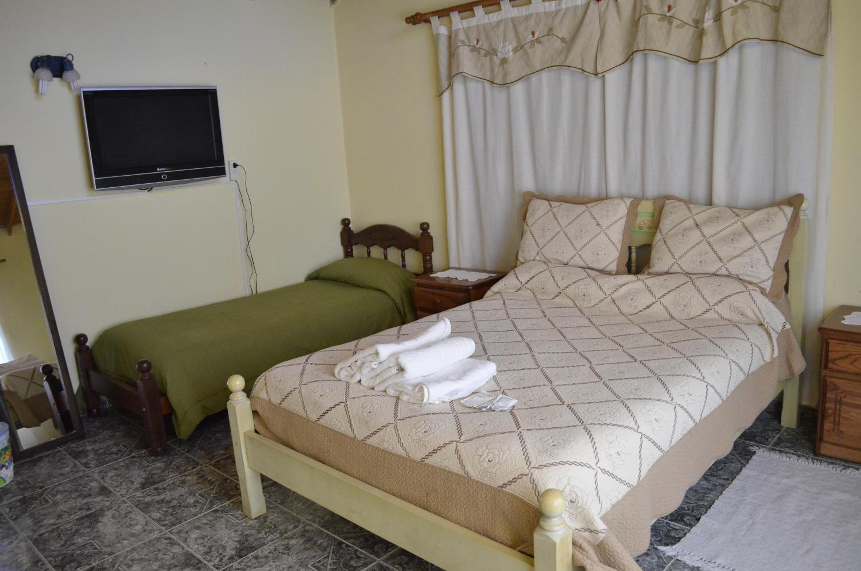 Triple Room With Shared Bathroom photo 2