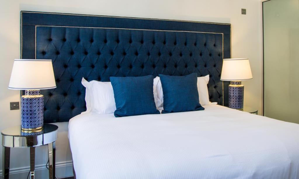 Knightsbridge photo 1
