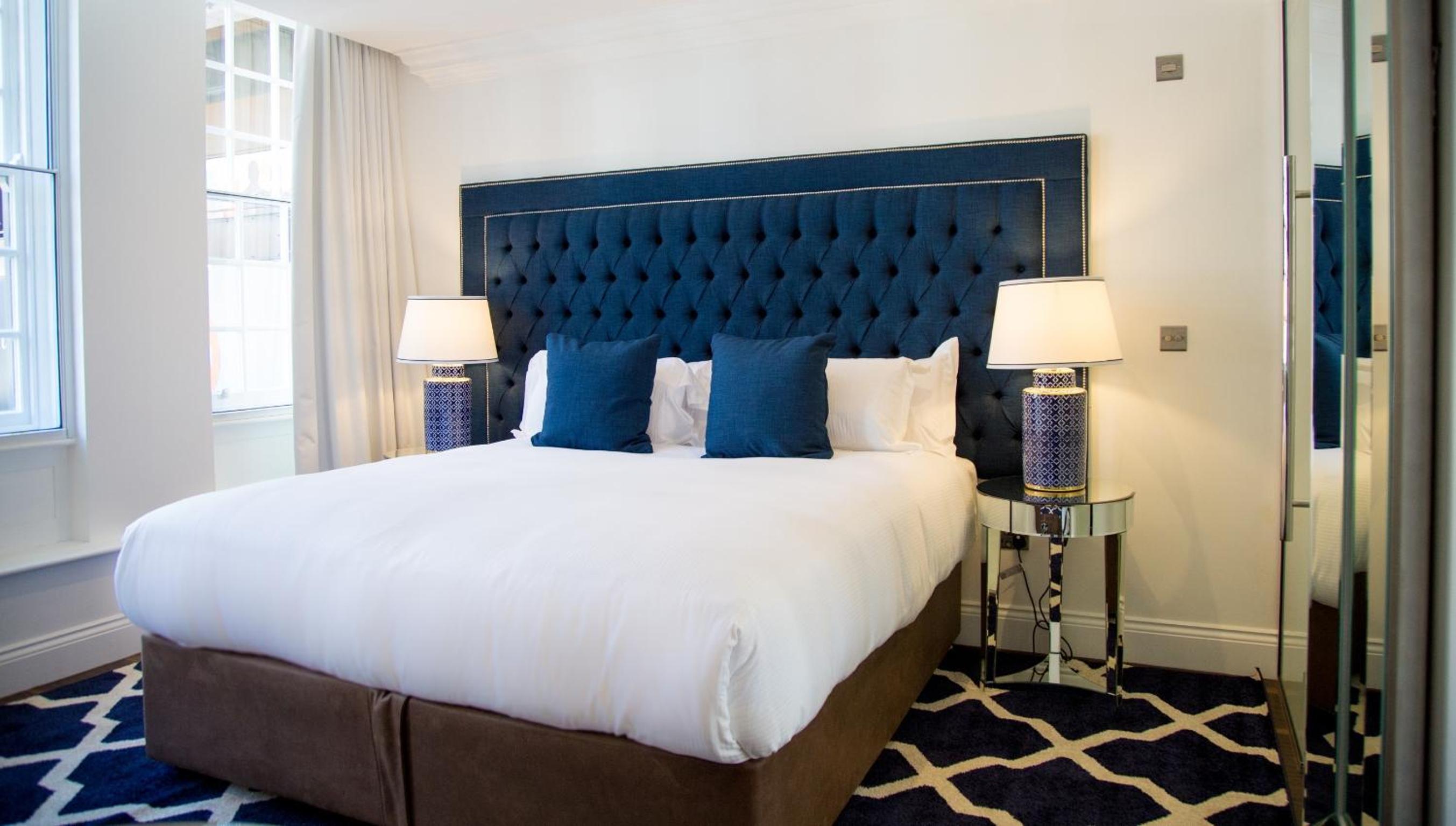 Knightsbridge photo 2