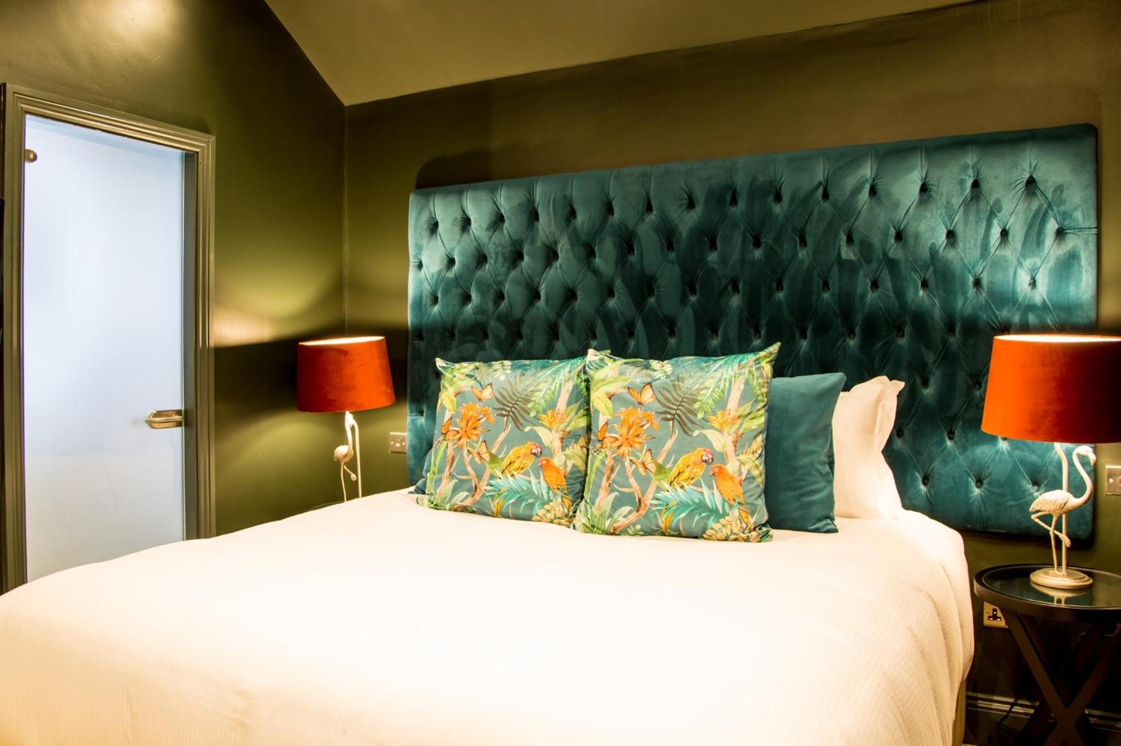 Flamingo - (One Bedroom Apartment) - Photo 6