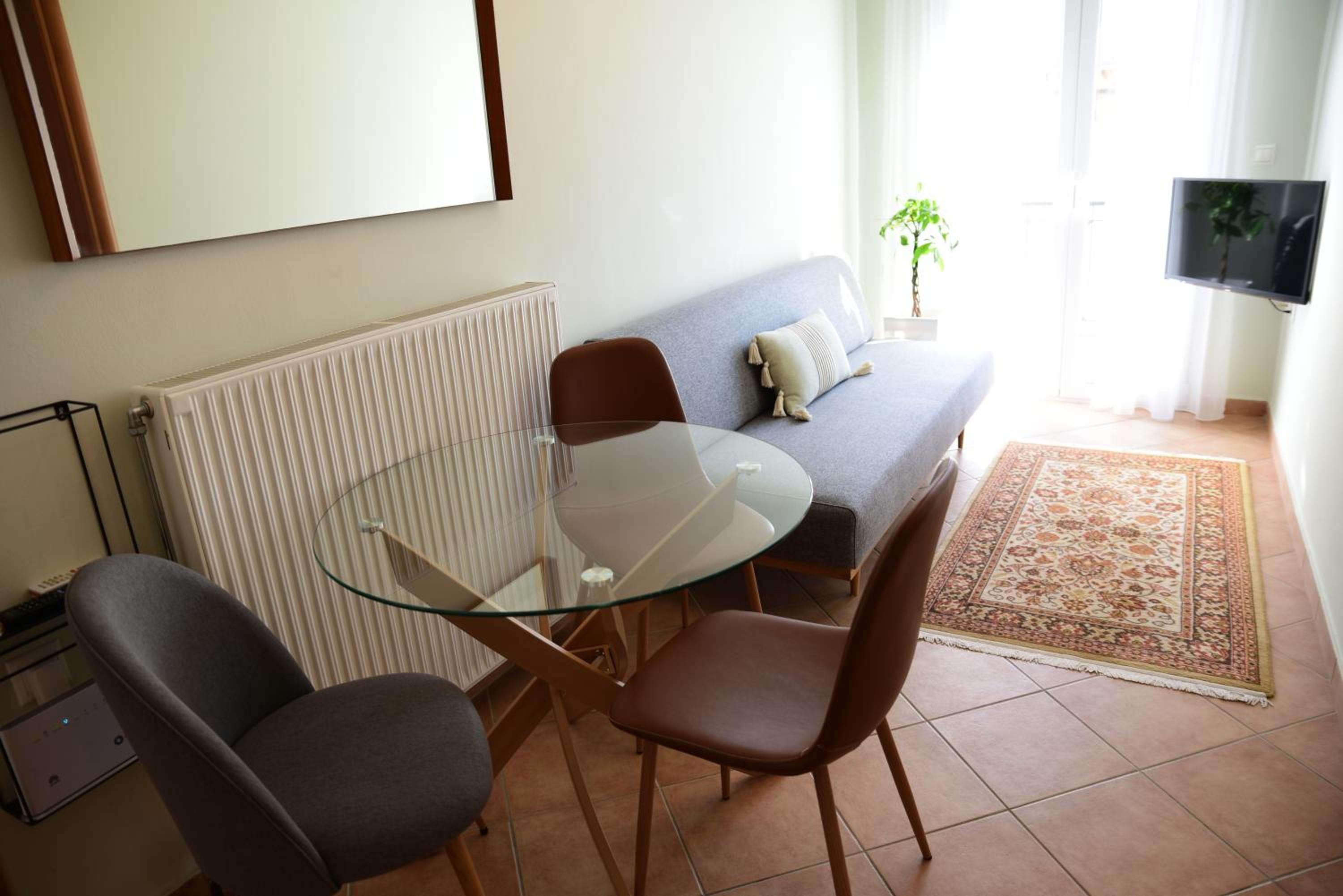 One-Bedroom Apartment photo 2