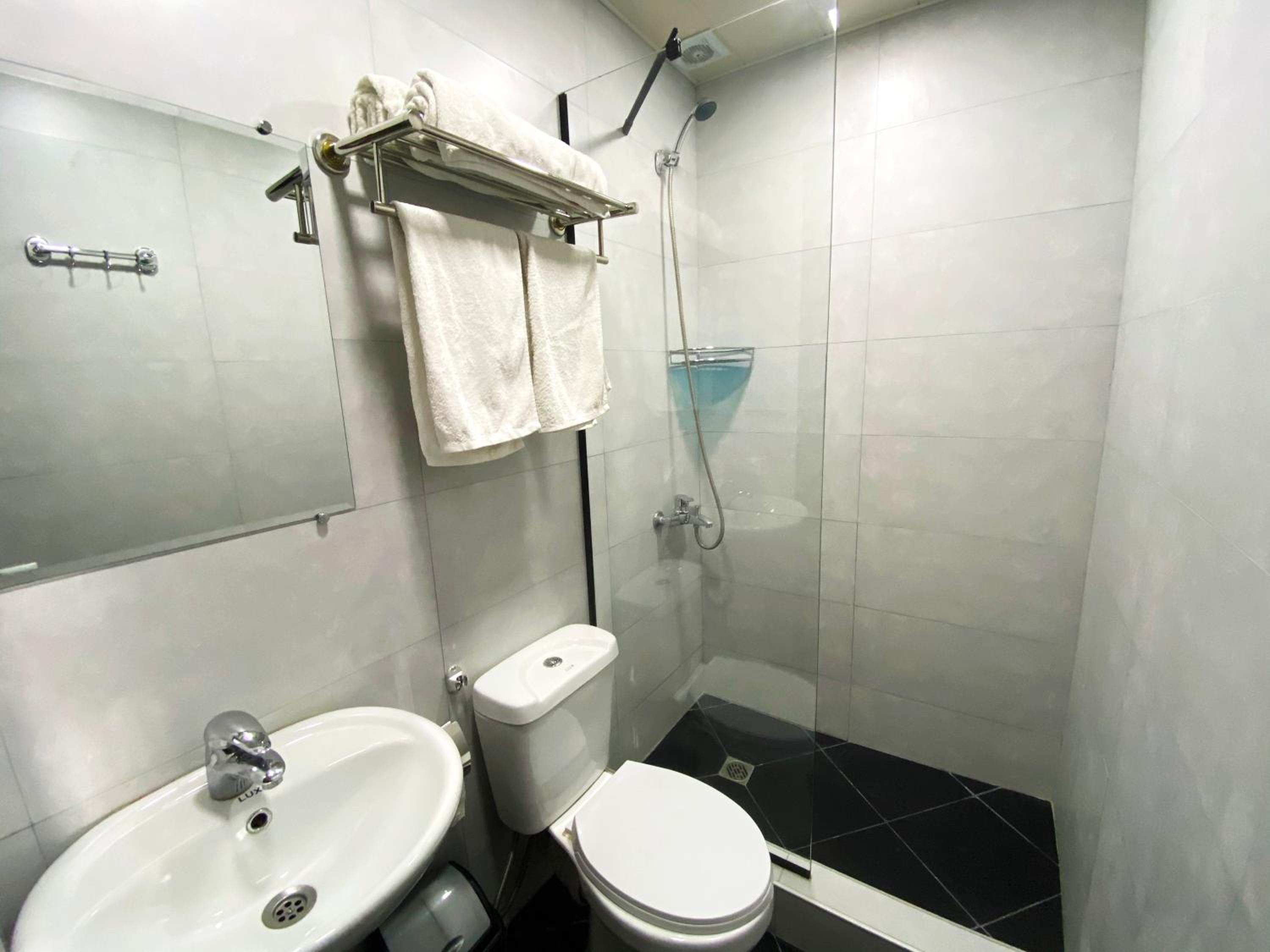 Deluxe Double Room - Photo 11