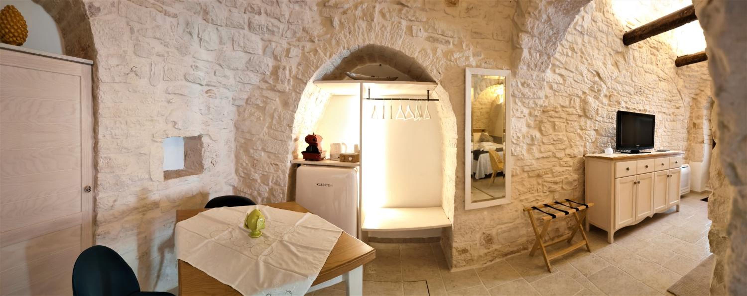 Double Room with Private Bathroom - Photo 3