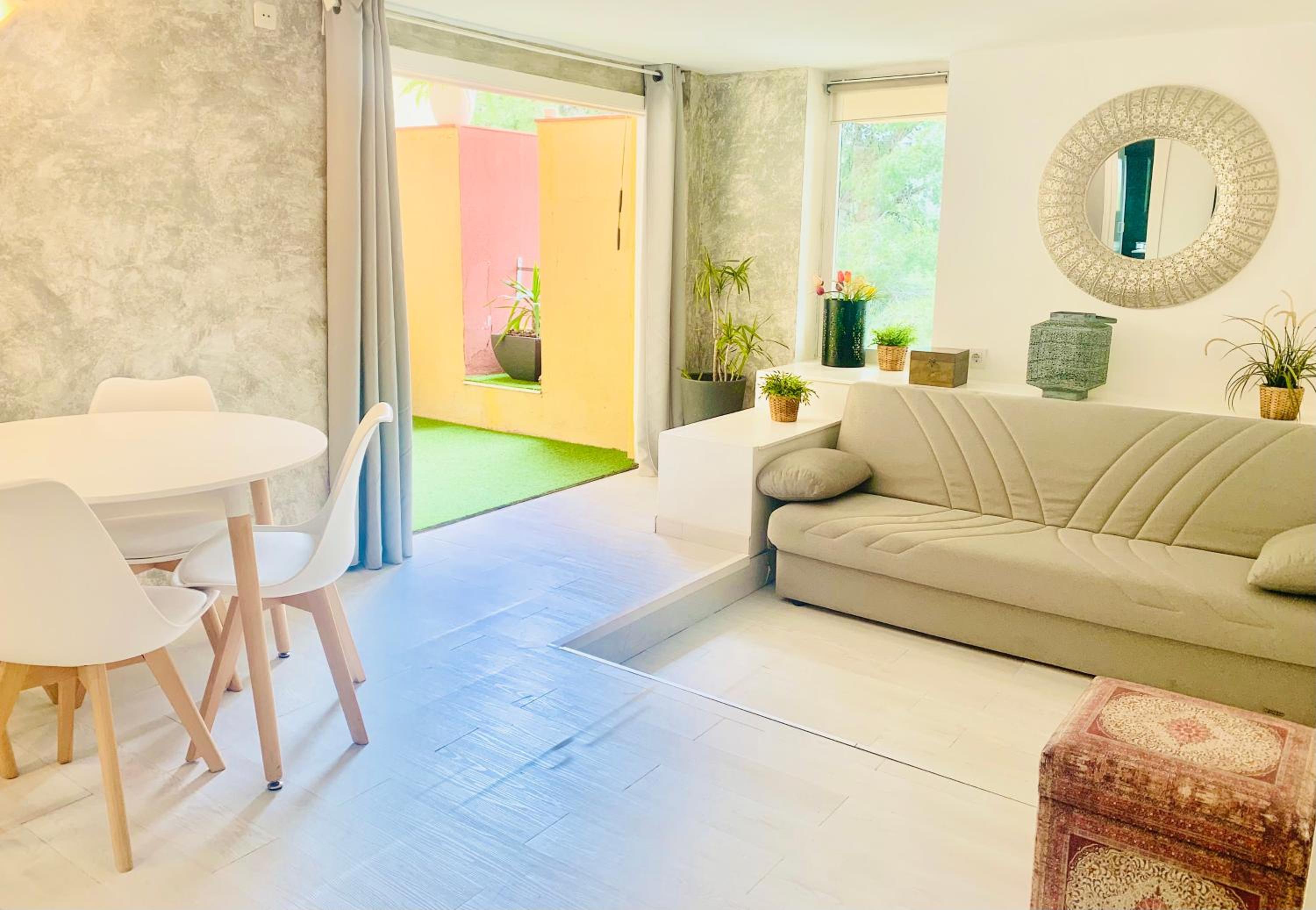 Apartamento con vista a la piscina