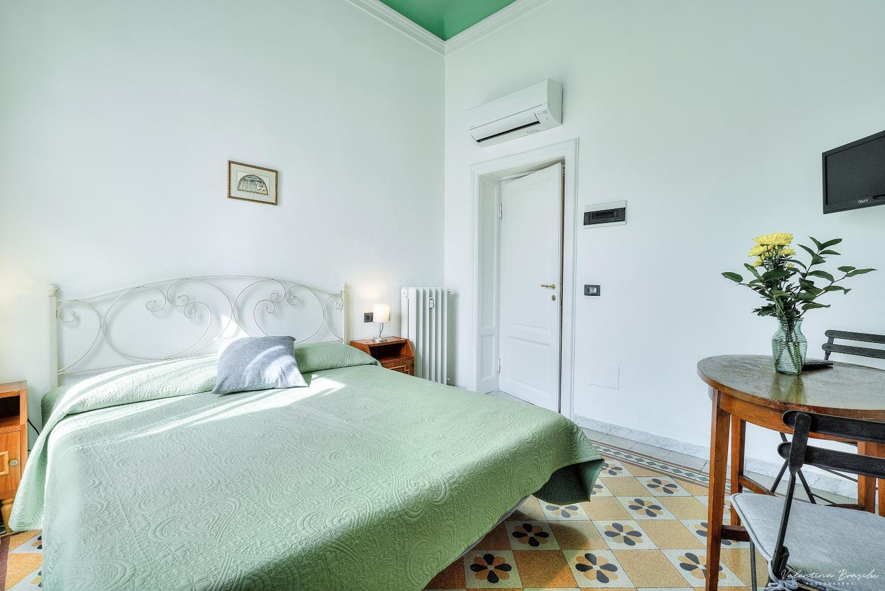 Single Room with Private Exernal Bathroom photo 3