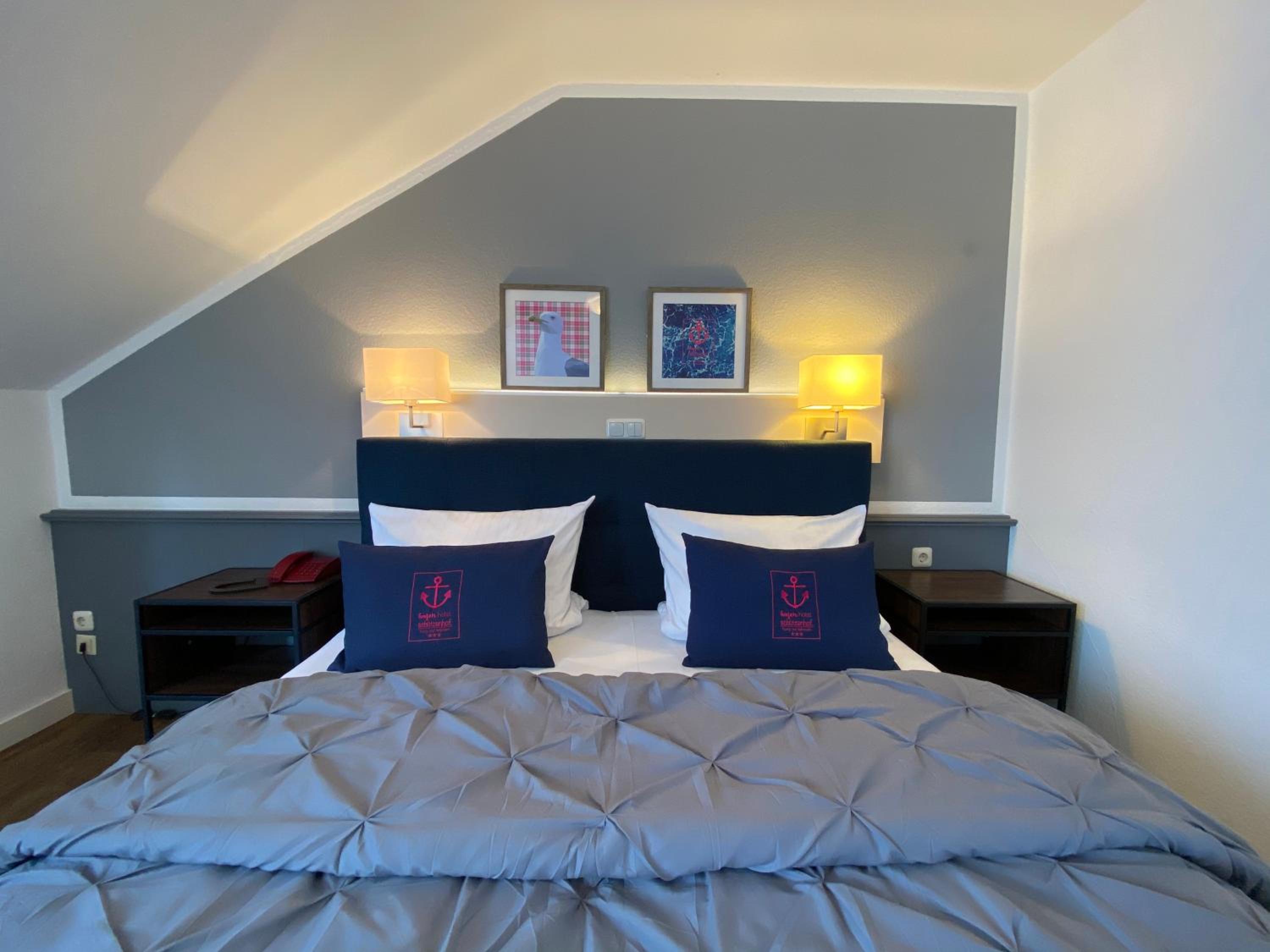Superior Double Room thumbnail 5