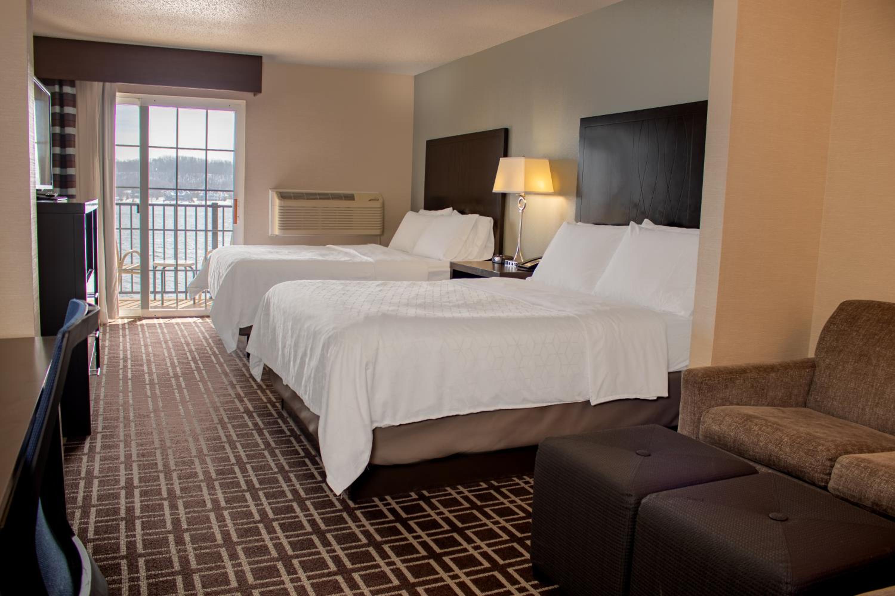 Standard Queen Room with River View - Photo 1