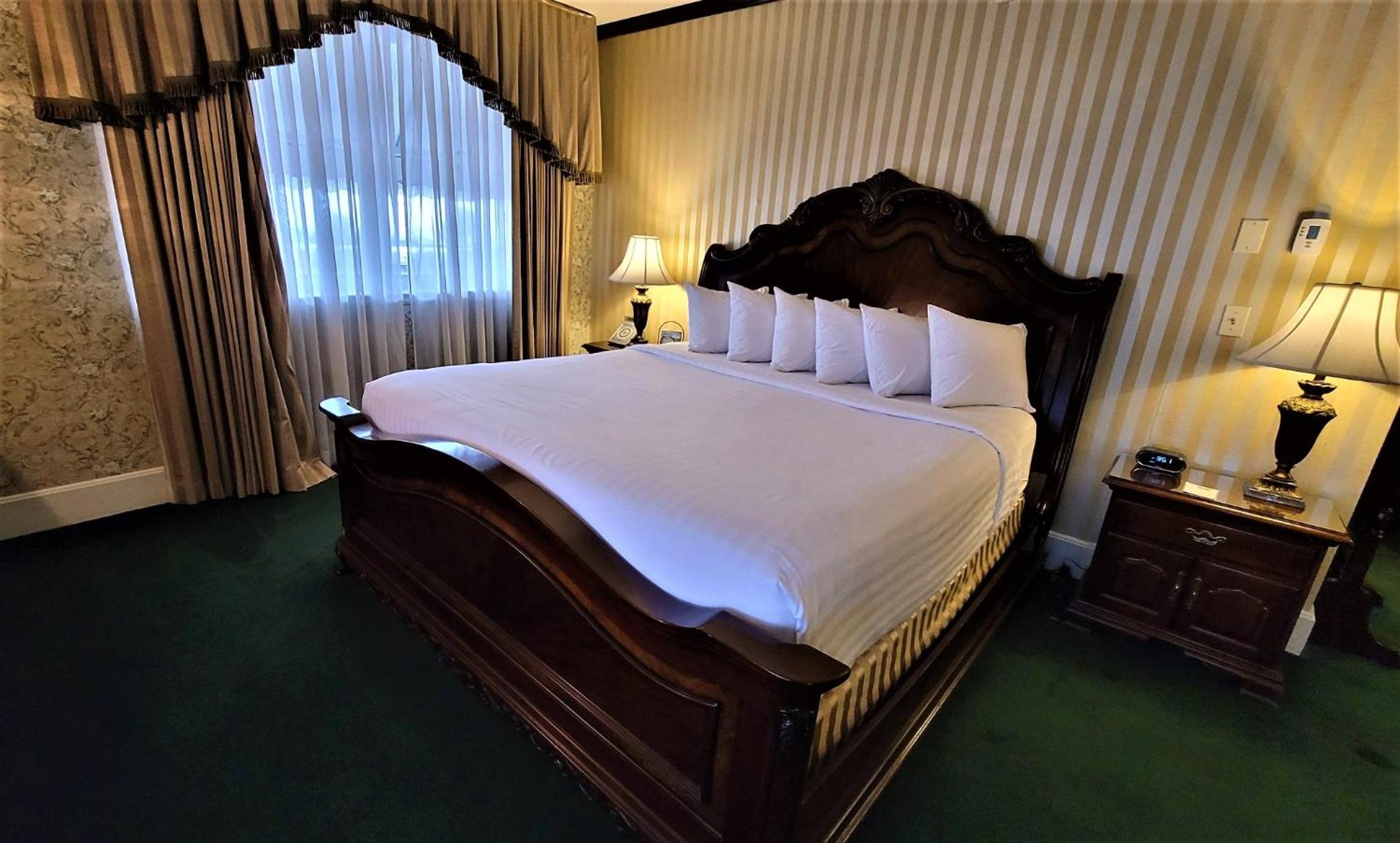 Presidential King Suite photo 1