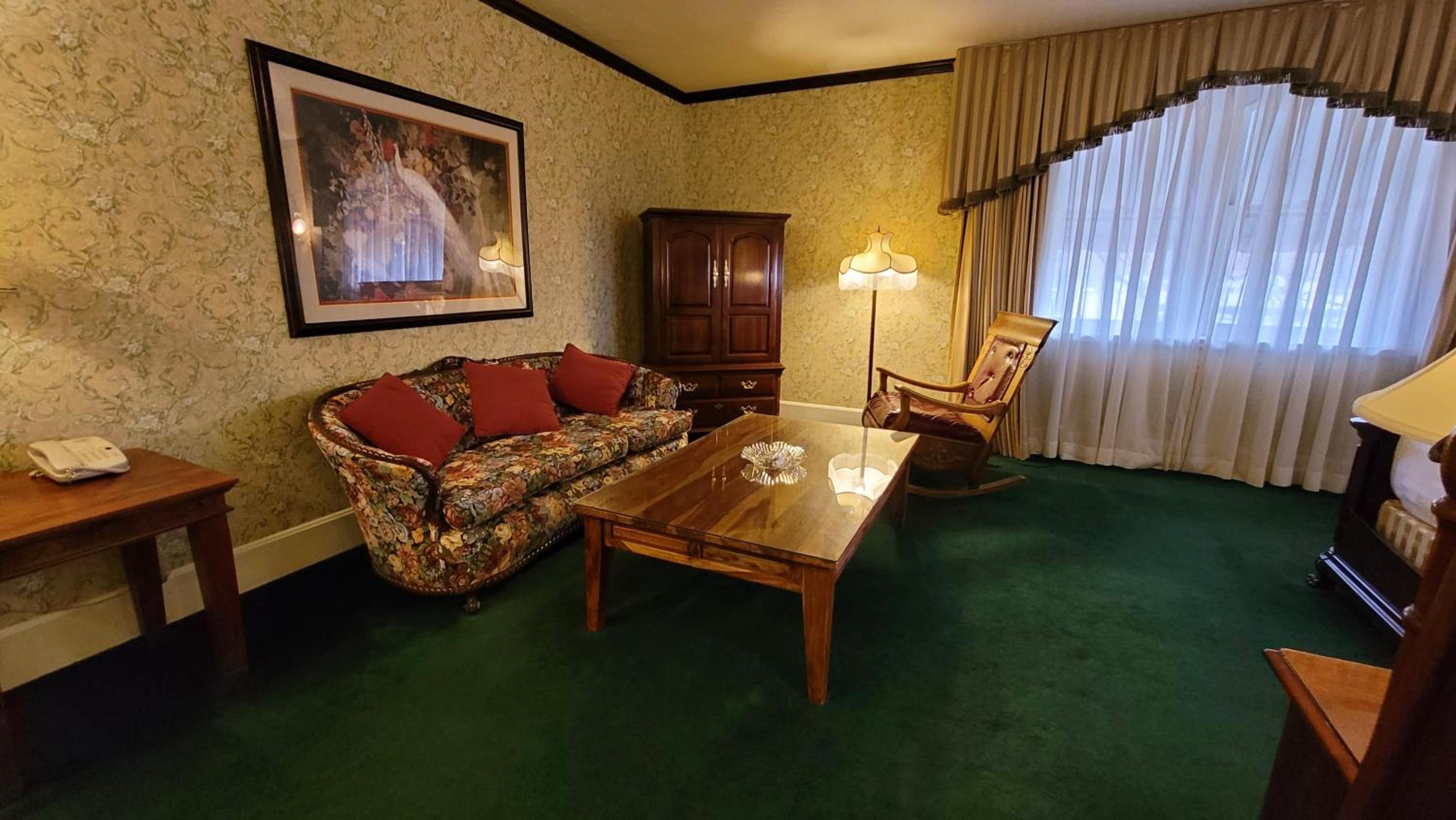 Presidential King Suite photo 2