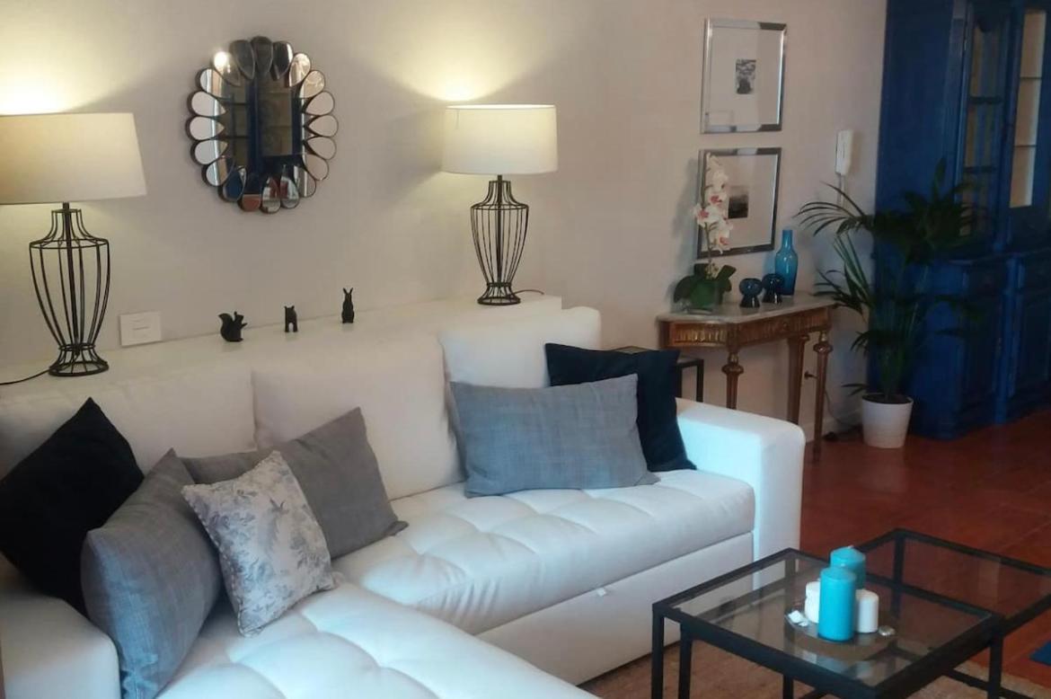 One-Bedroom Apartment - Photo 12