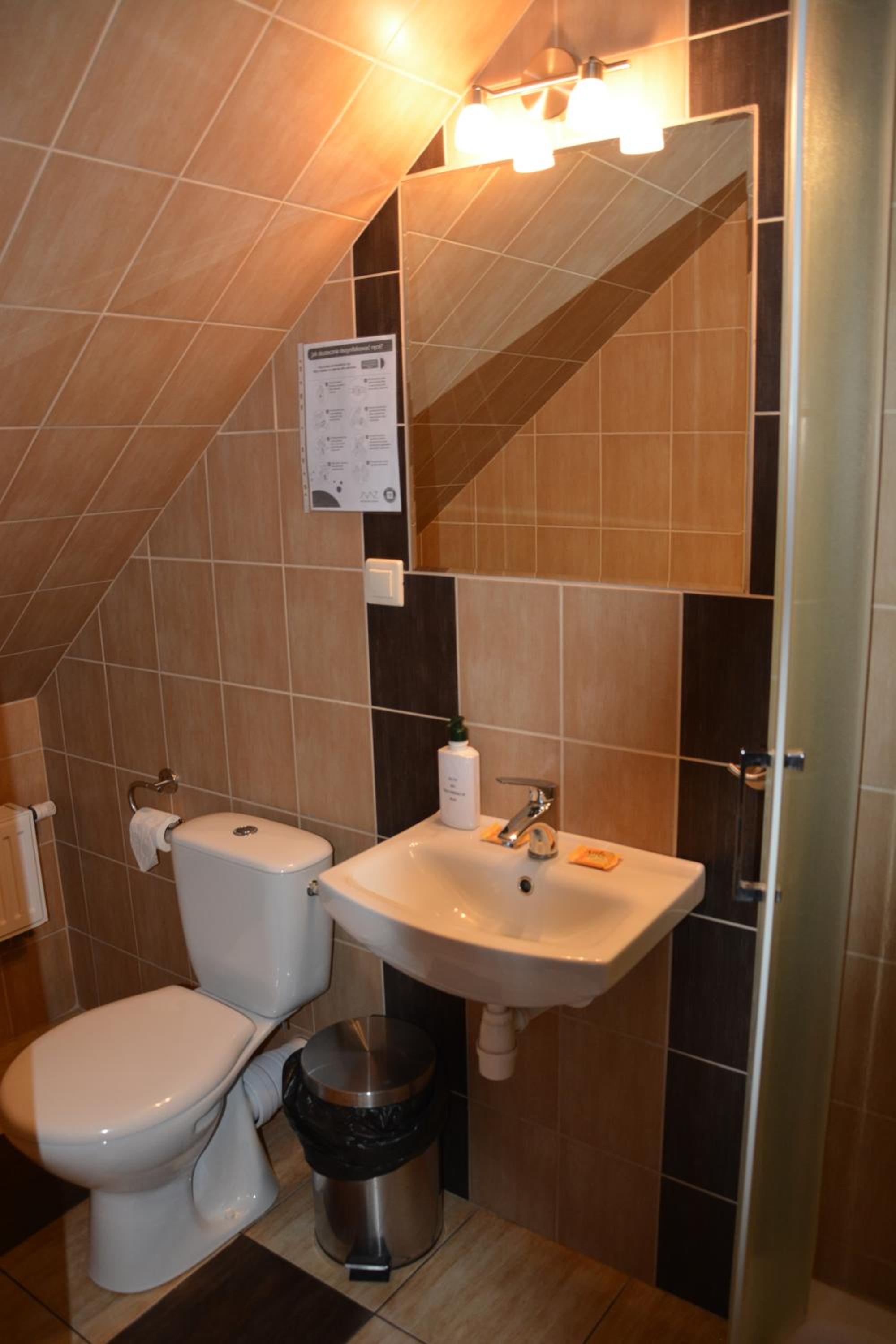 Double Room - Photo 6