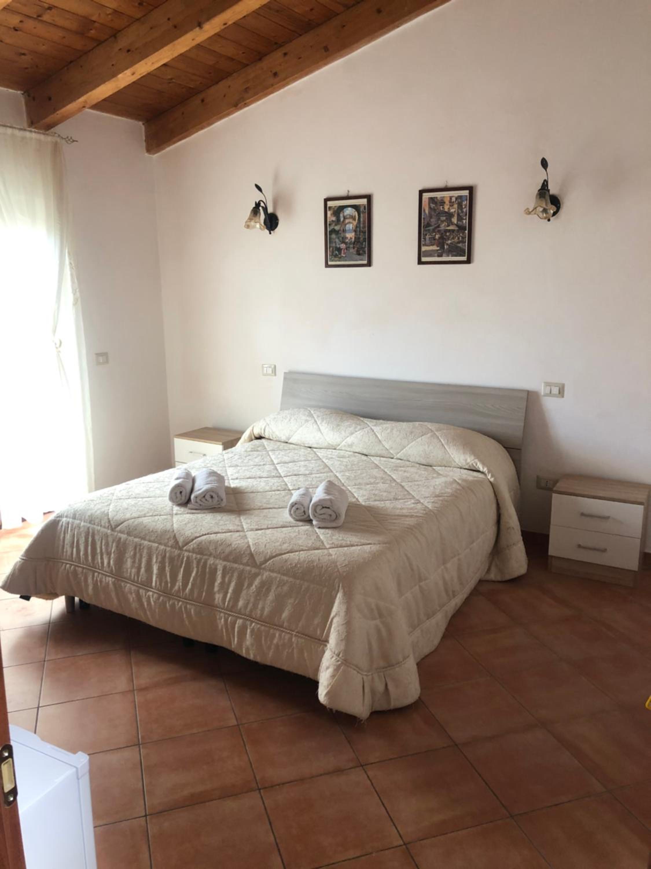 Double or Twin Room with Shared Bathroom photo 2
