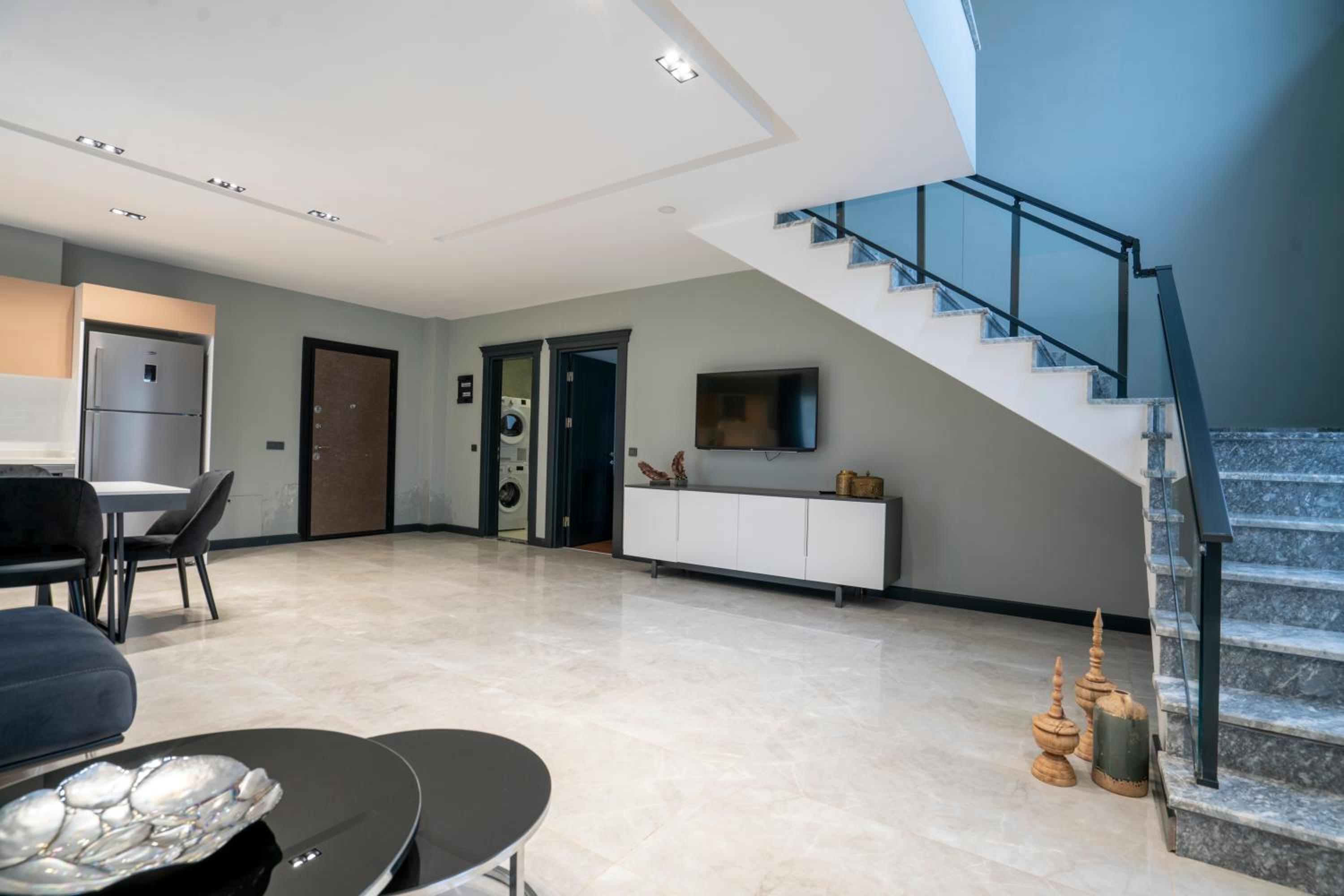 Villa with Private Pool - Photo 6