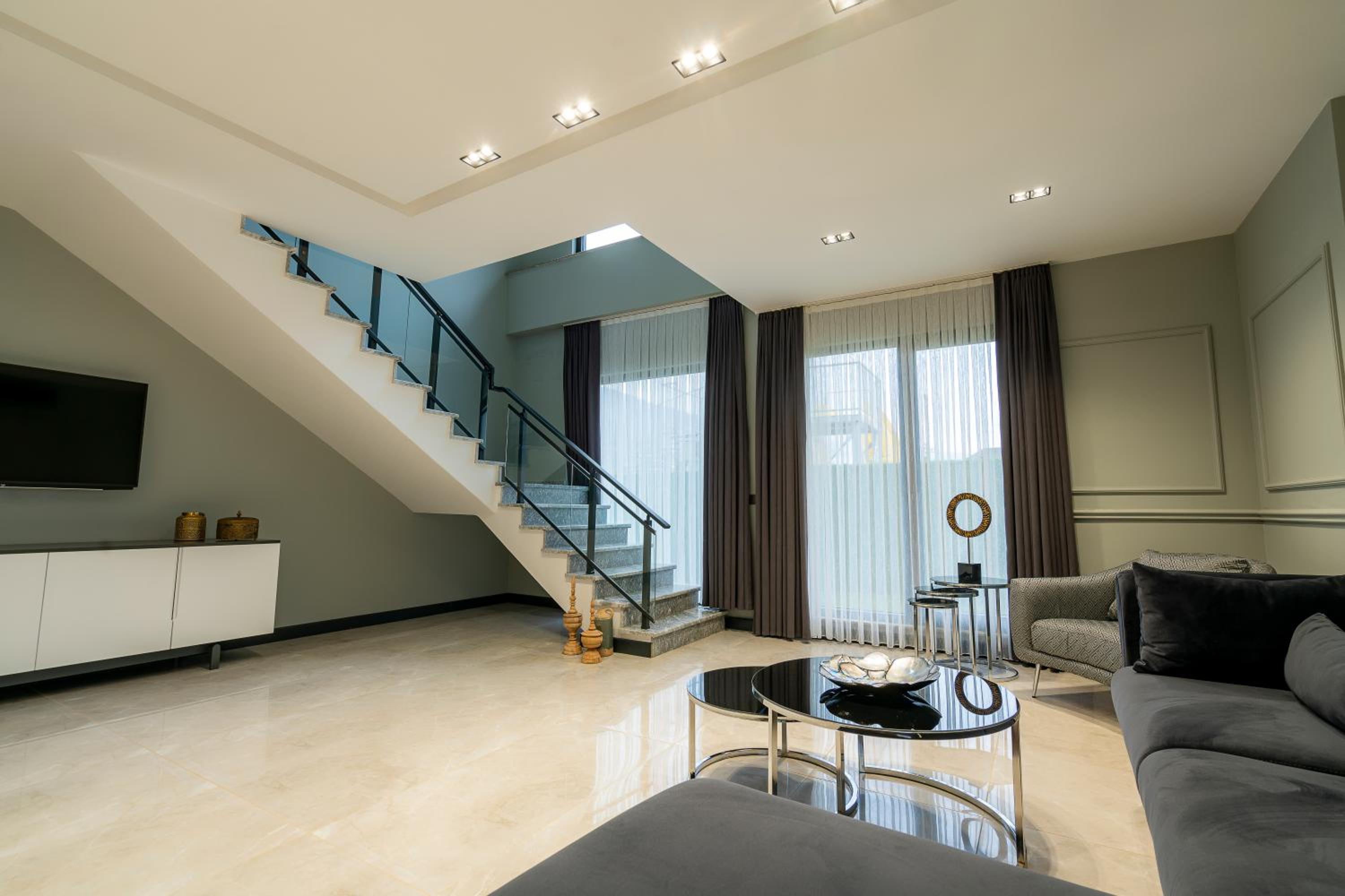 Villa with Private Pool - Photo 4
