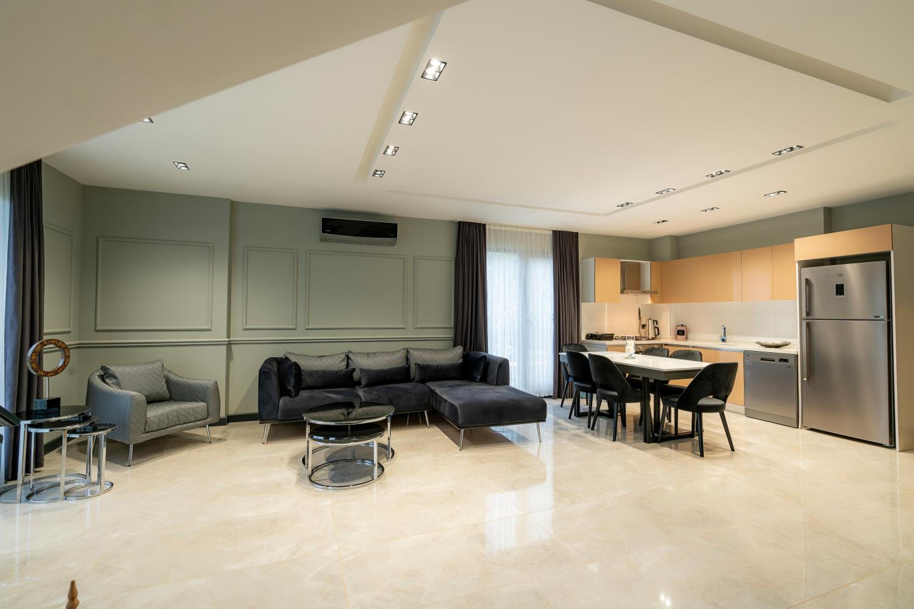 Villa with Private Pool - Photo 1
