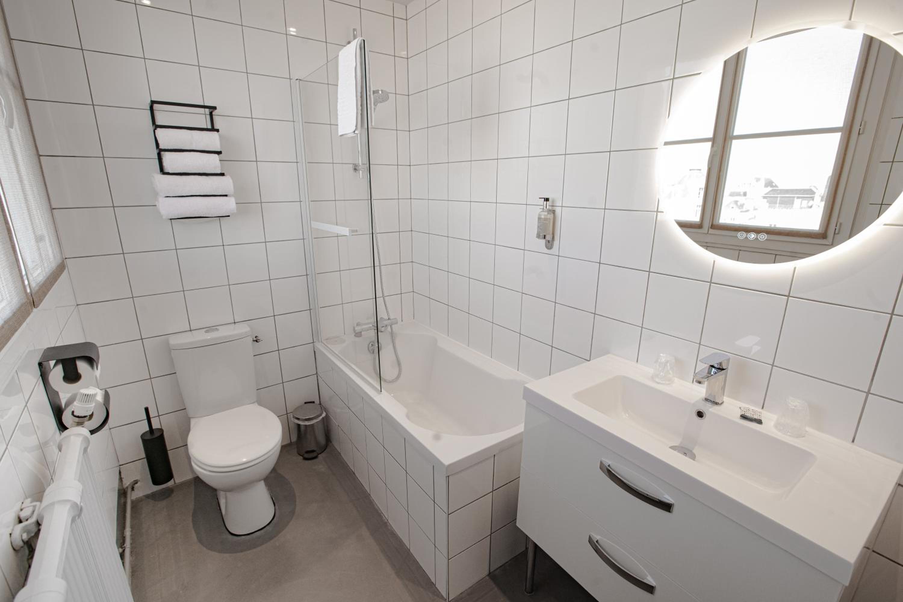 Superior Double Room with Air Condition and Balcony - Photo 2