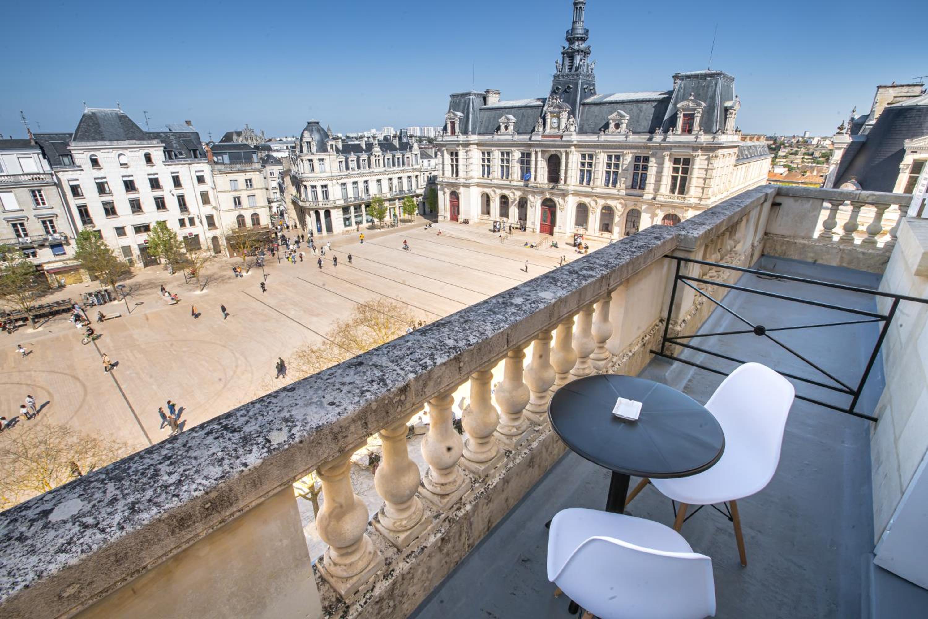 Superior Double Room with Air Condition and Balcony - Photo 3