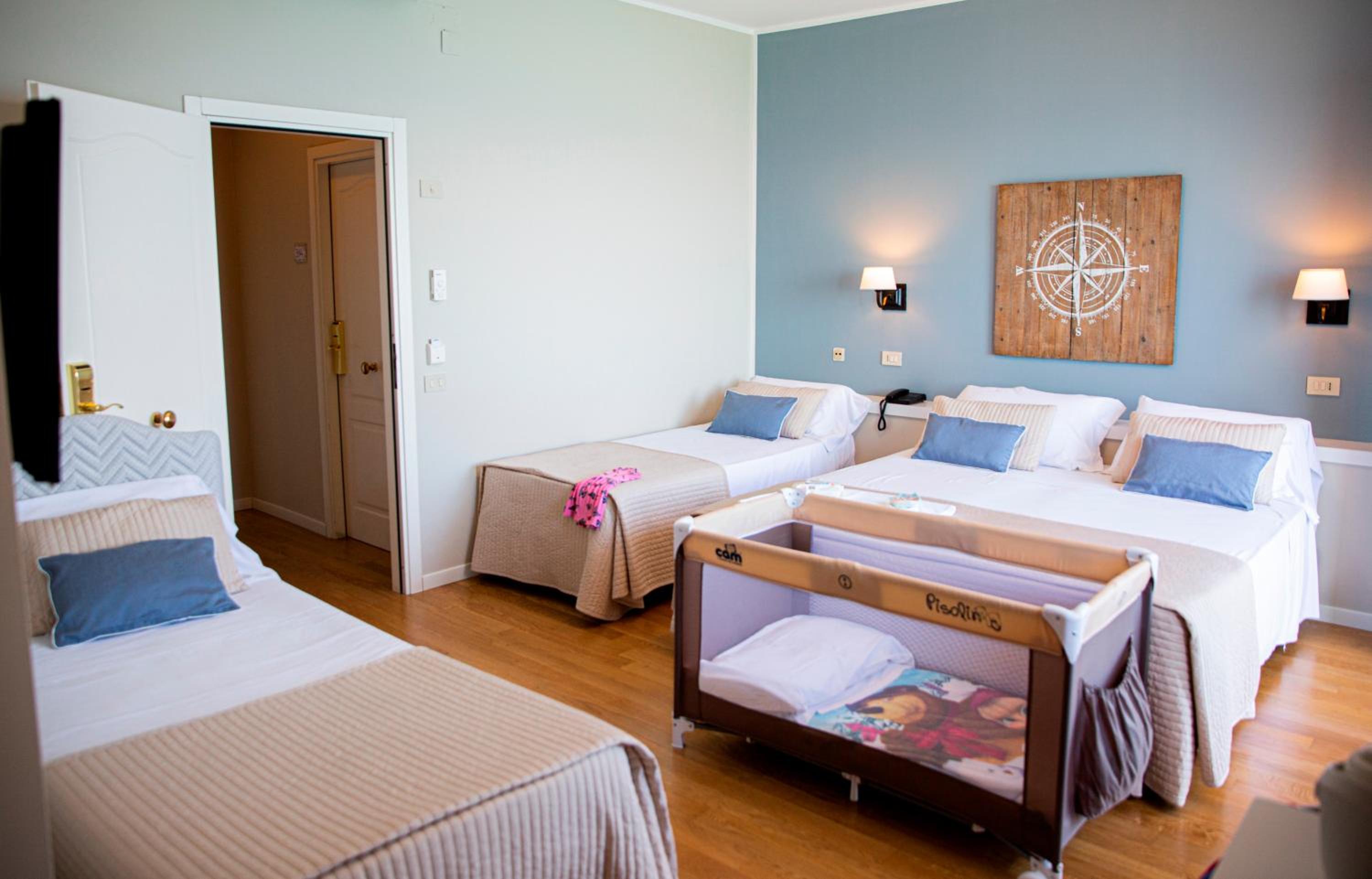 Quadruple Room with Balcony and Sea View