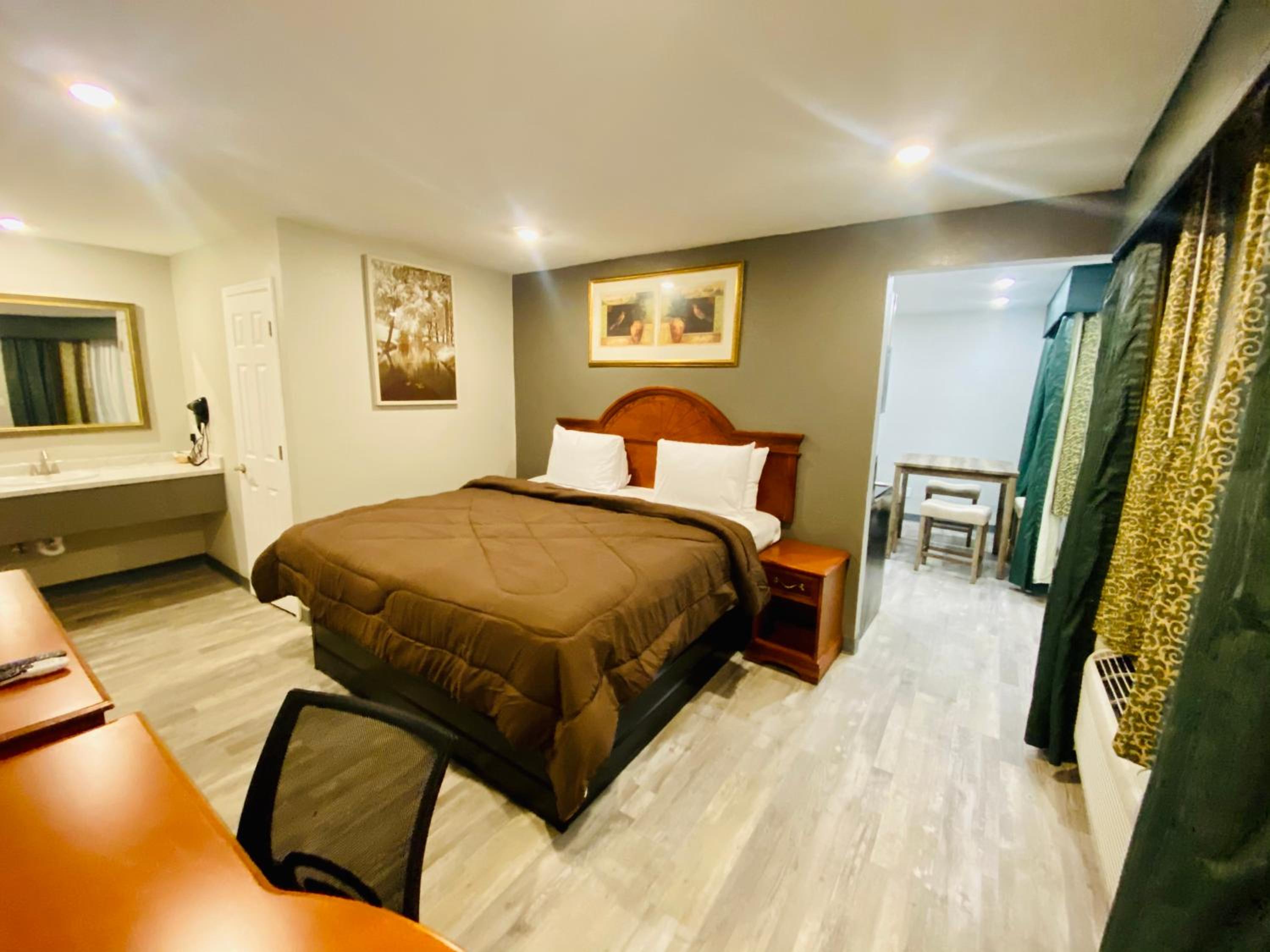 Superior King Suite - Photo 6