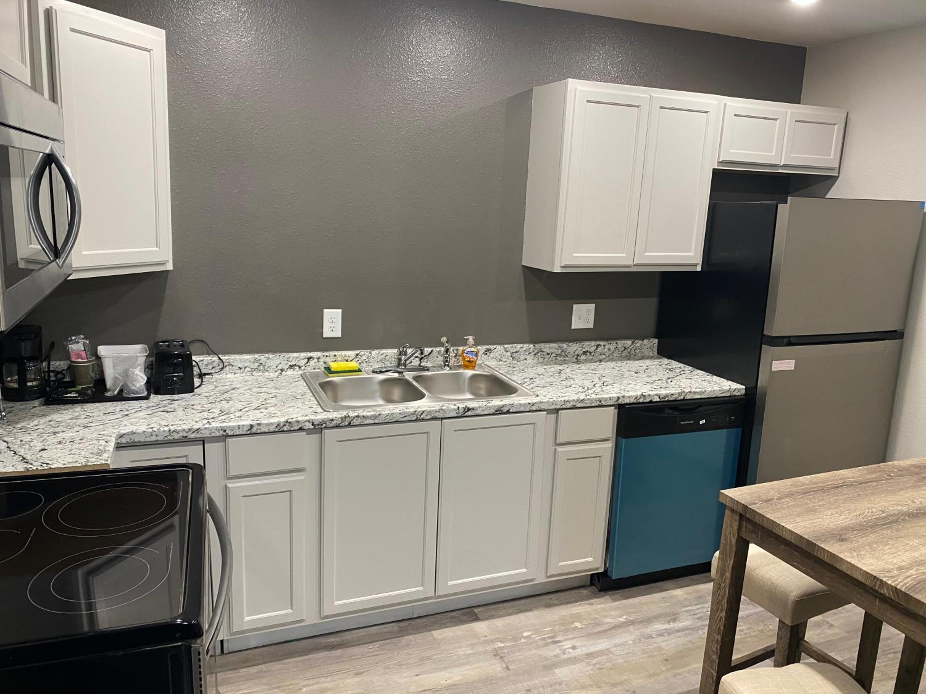 Superior King Suite - Photo 3