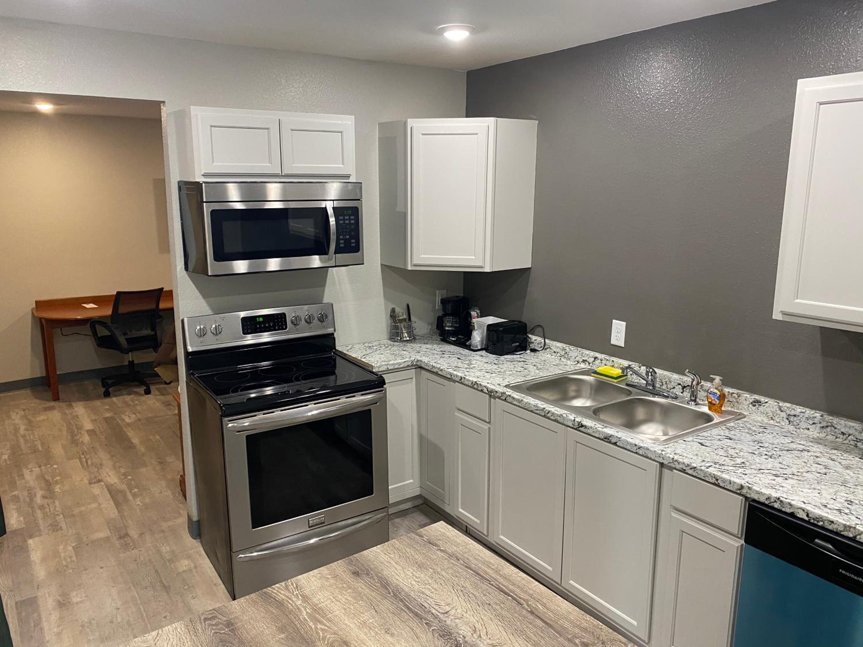 Superior King Suite - Photo 11