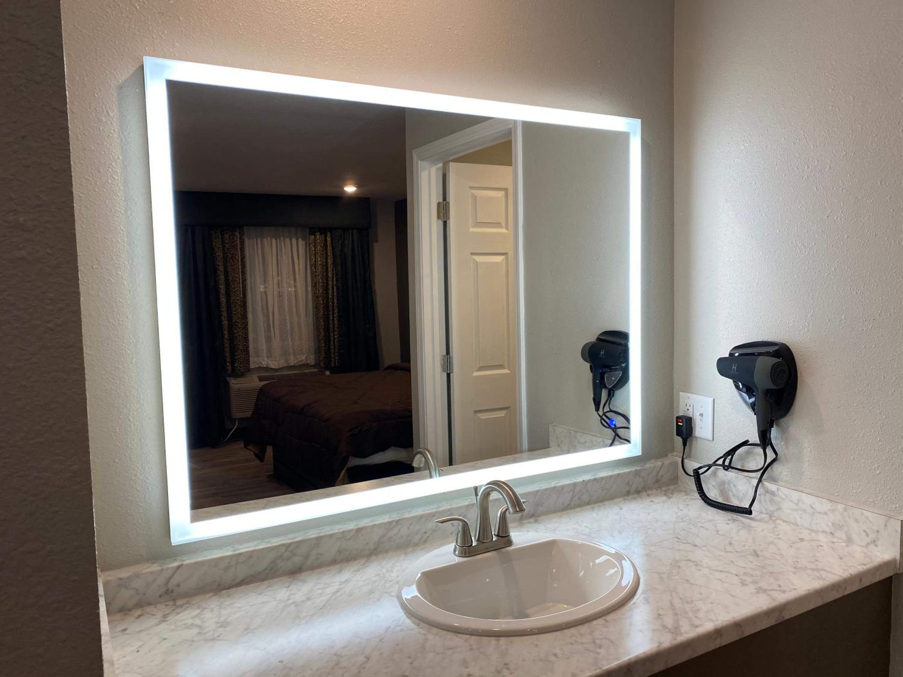 Superior King Suite - Photo 10