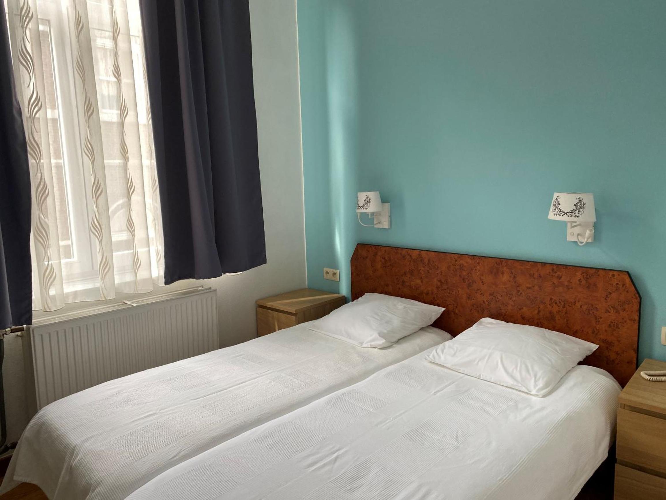 Standard Twin Room - Photo 1