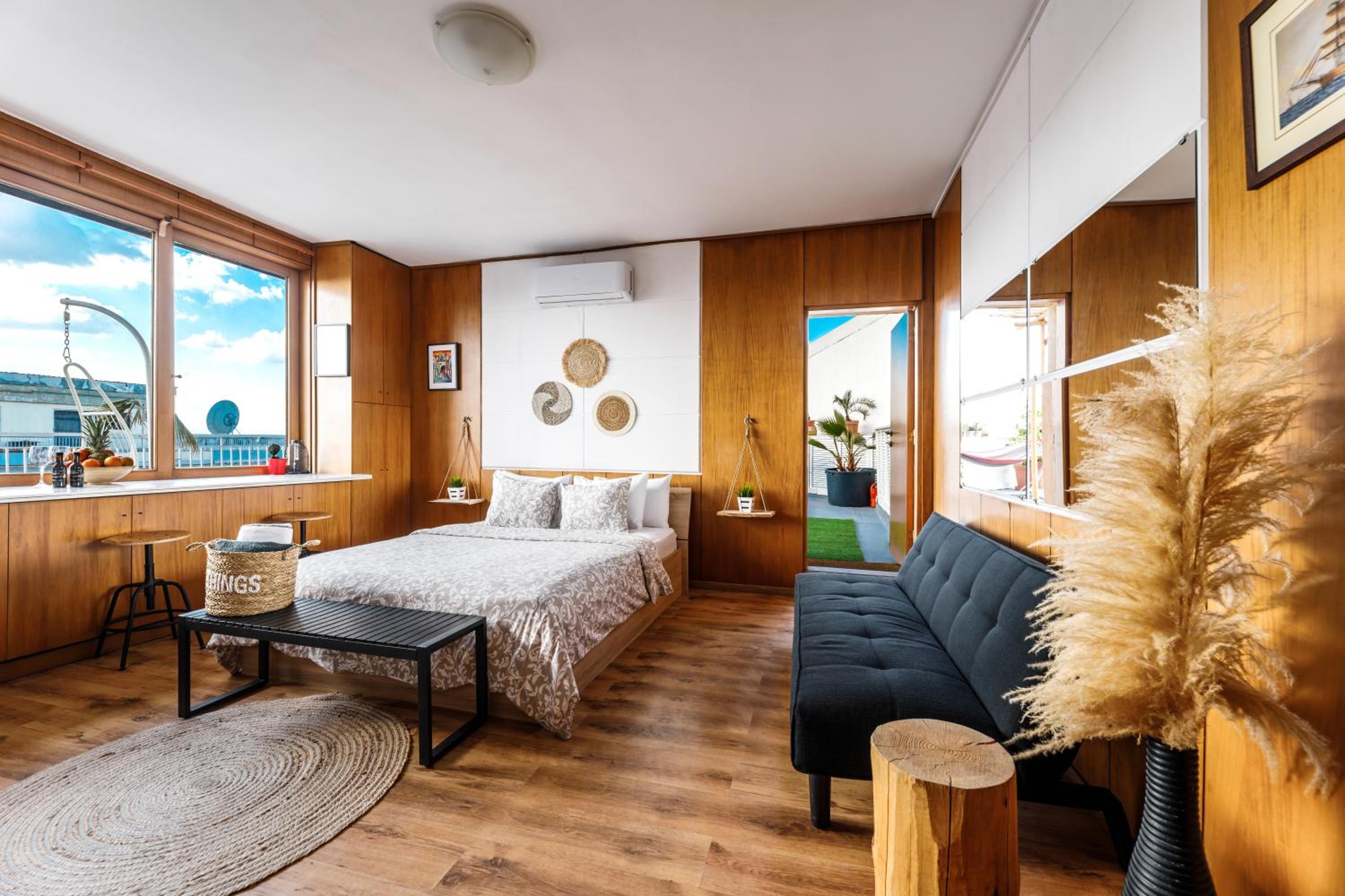 One-Bedroom Apartment