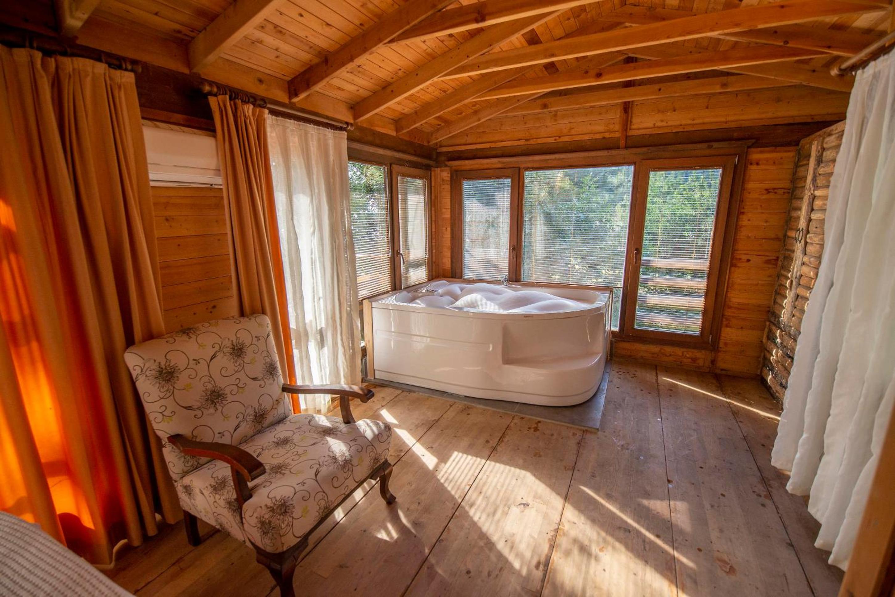 Queen House With Jacuzzi photo 3