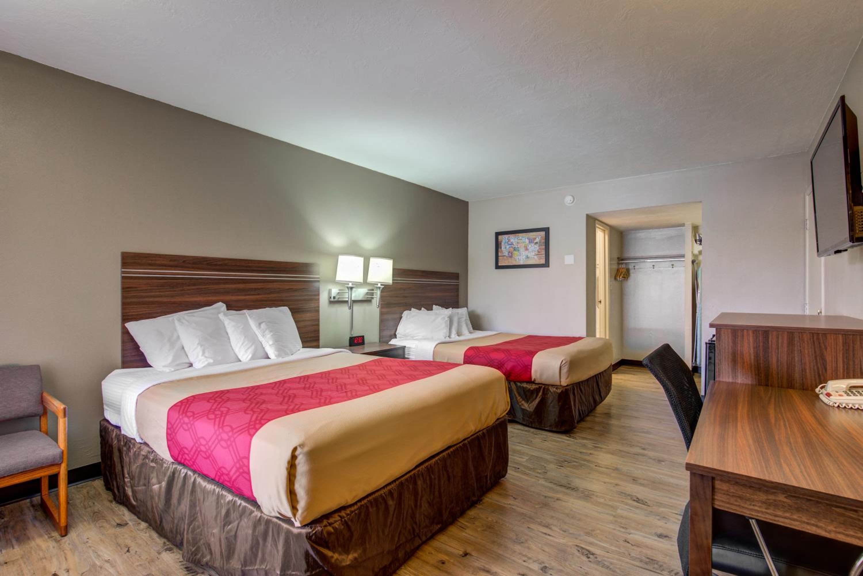 Room with Two Queen Beds - Non-Smoking - Photo 1