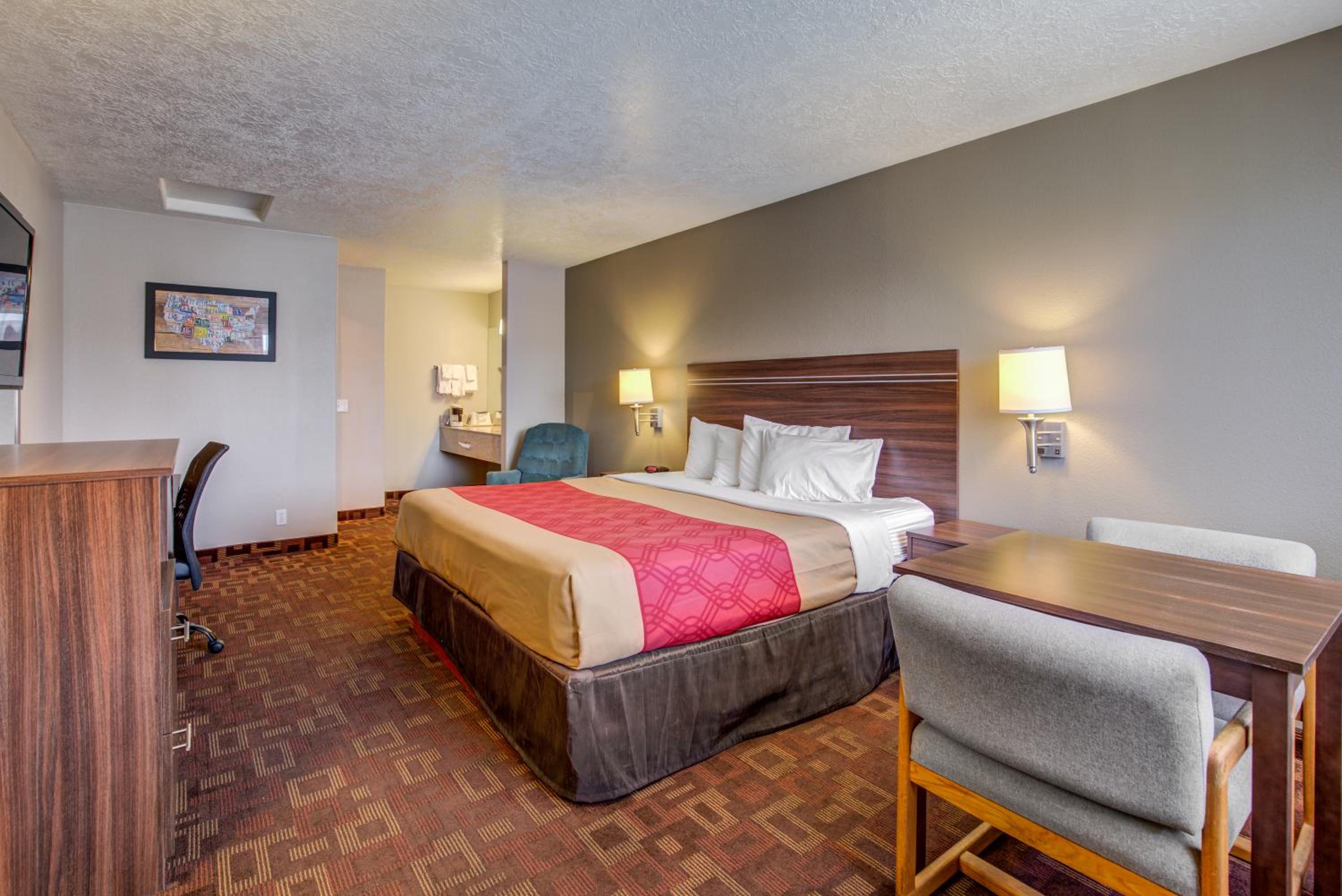 King Room - Non-Smoking - Photo 1