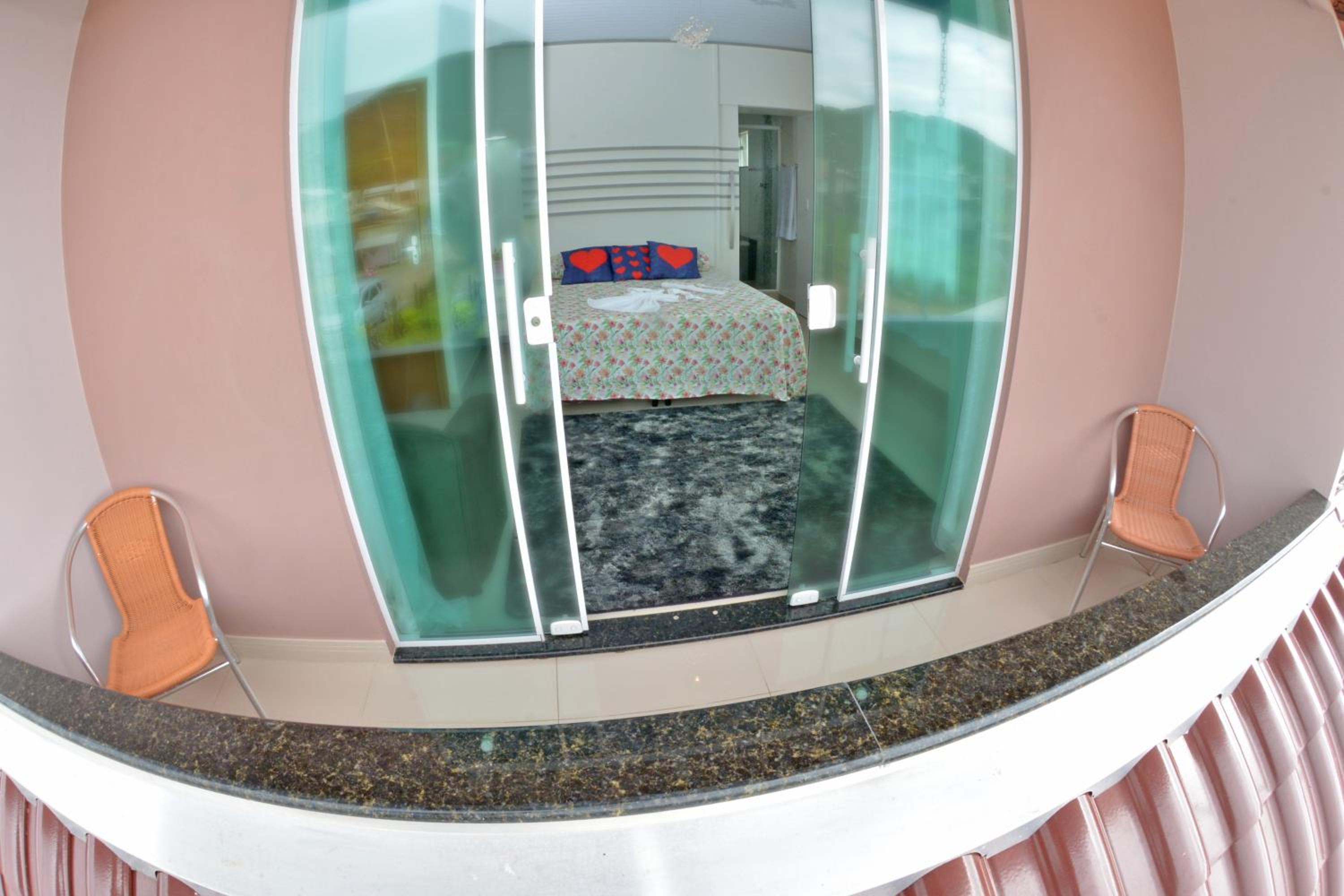 Deluxe Suite with Spa Bath photo 2