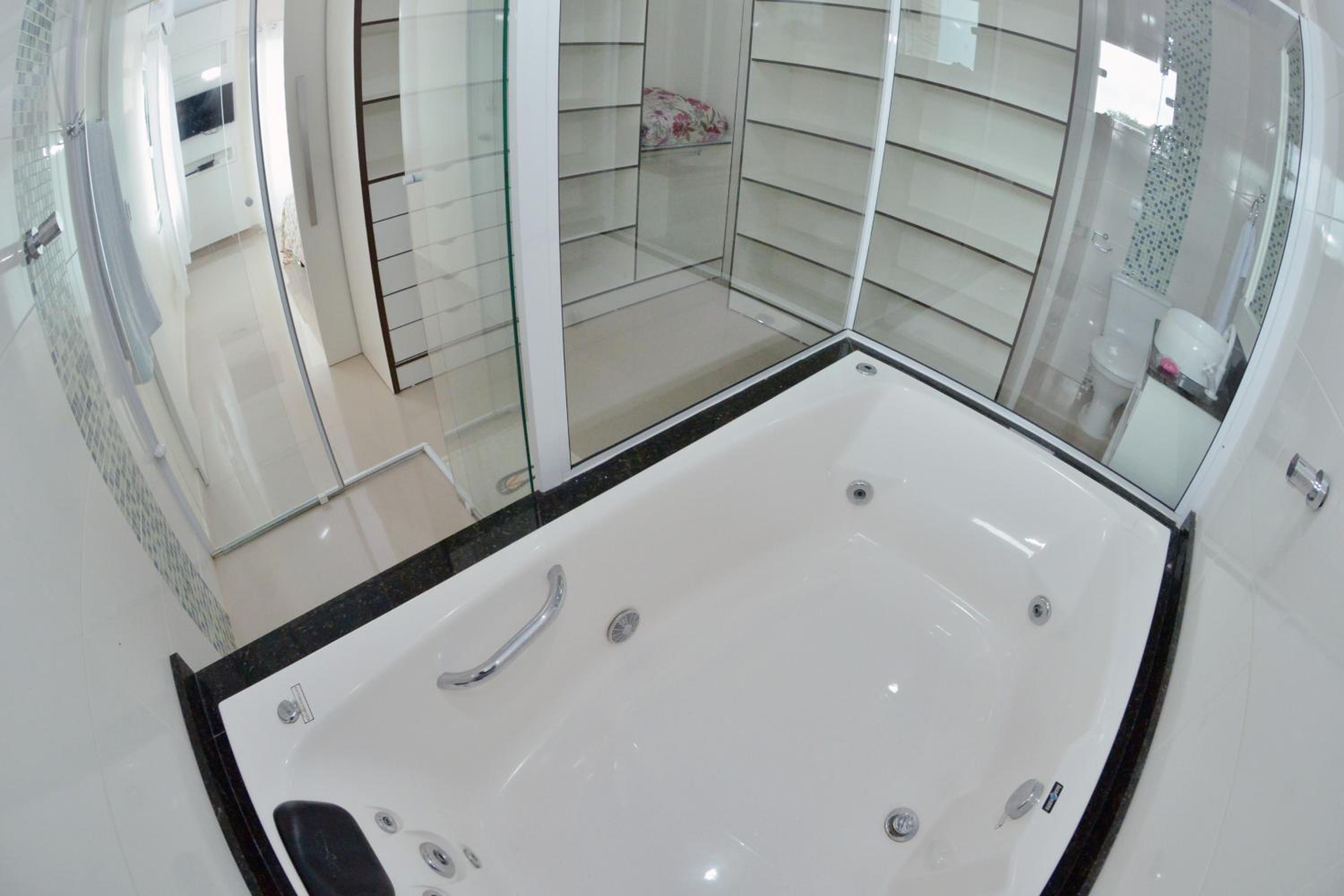 Deluxe Suite with Spa Bath photo 3