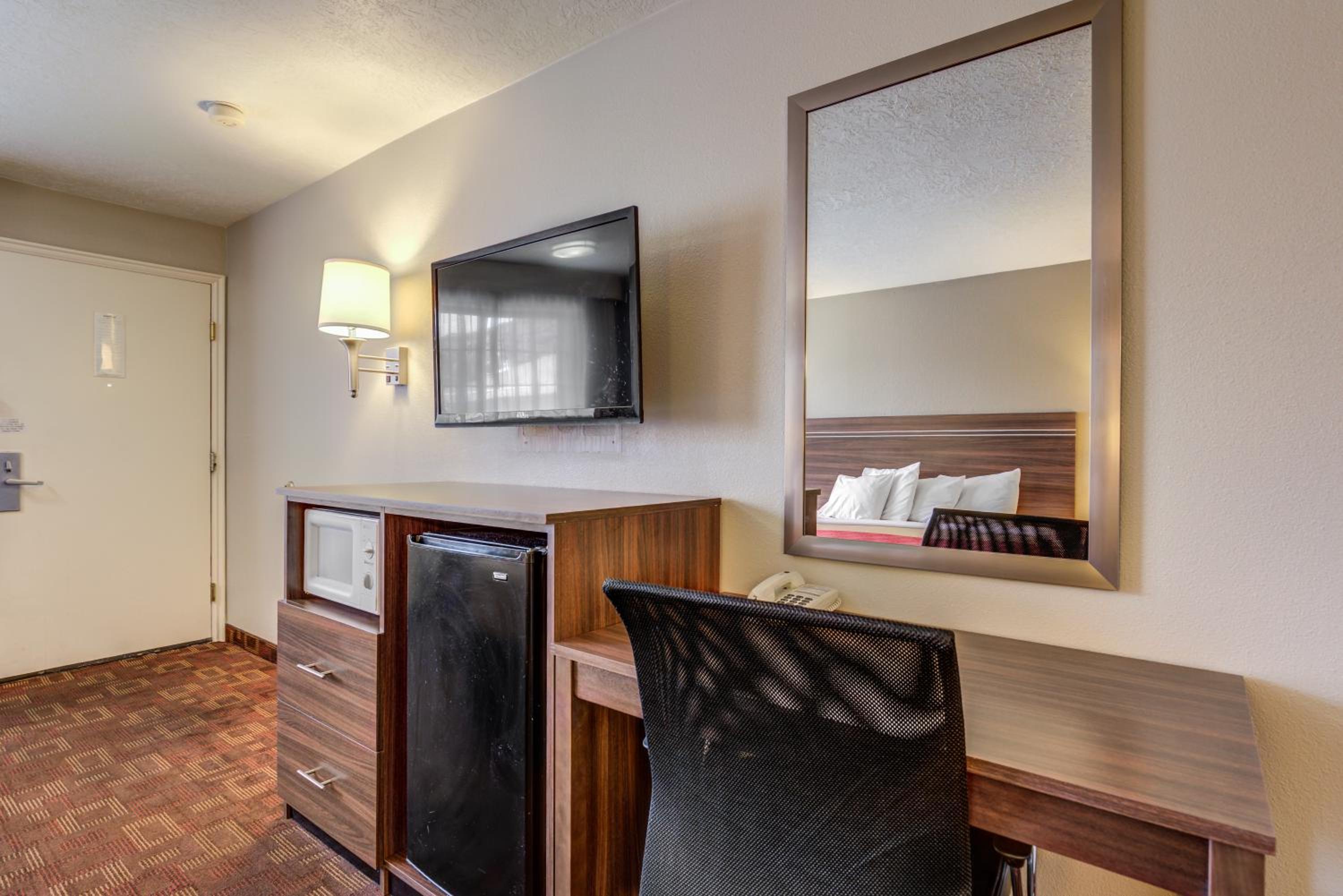 King Room - Non-Smoking - Photo 2