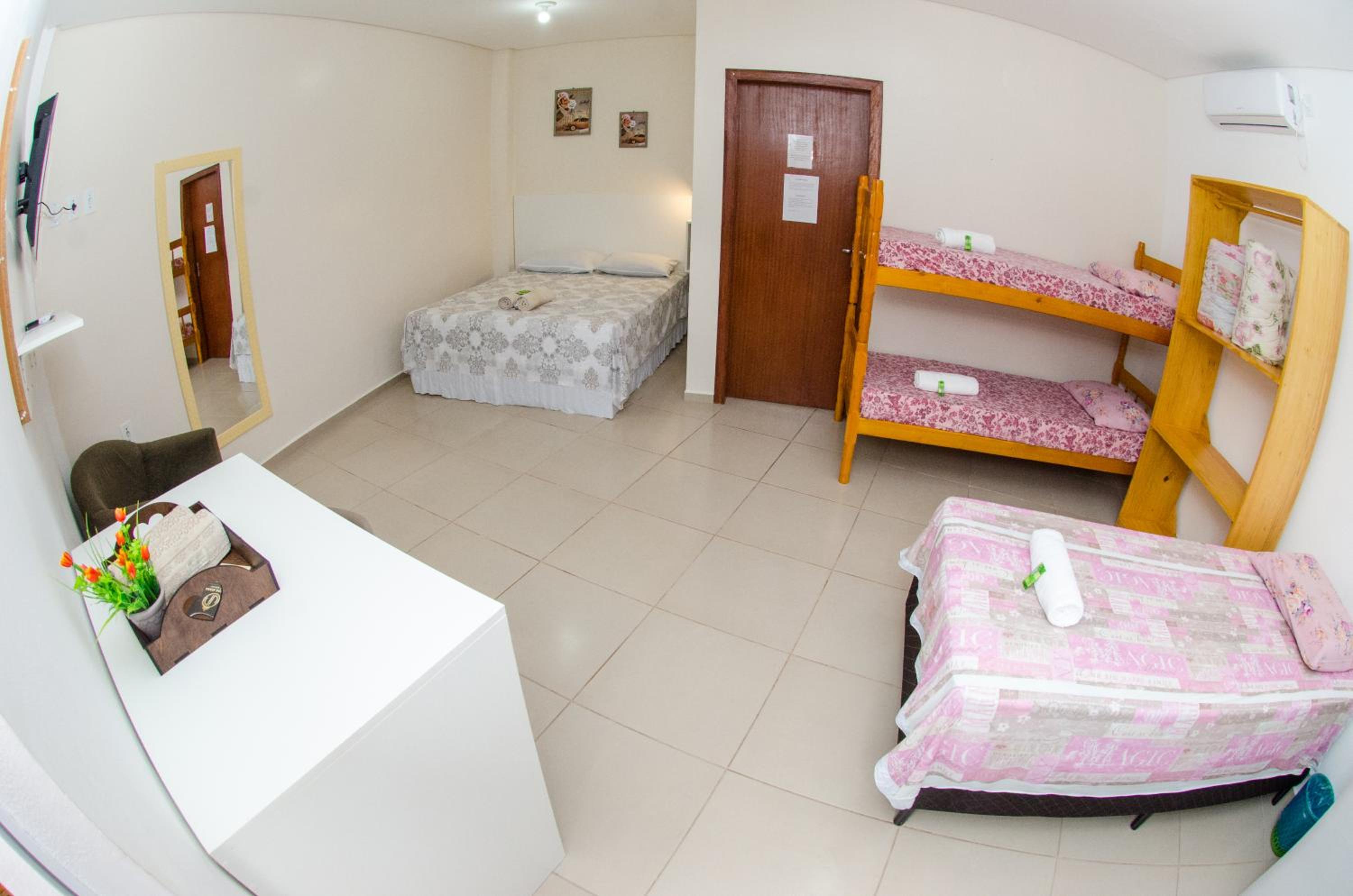 Deluxe Family Suite photo 1