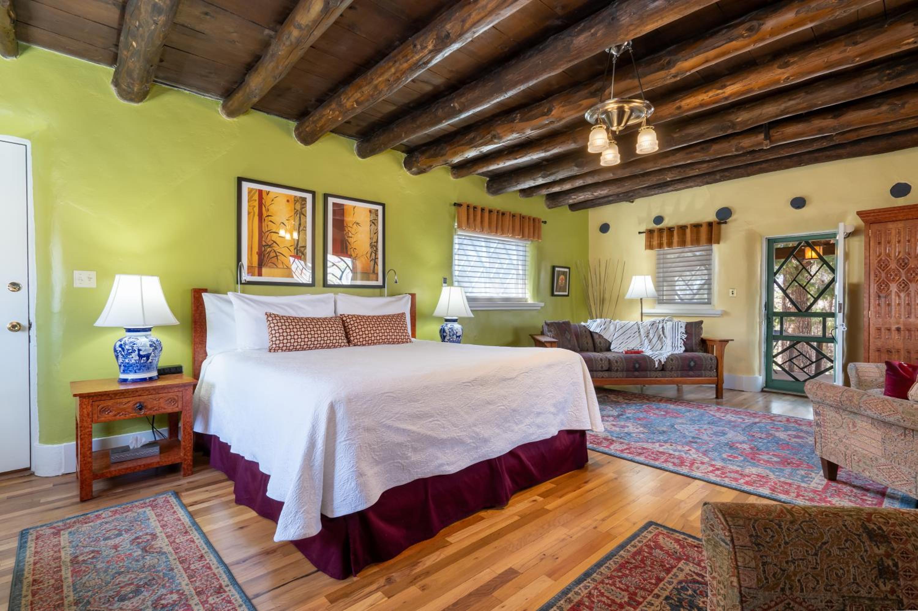 Deluxe King Room photo 2