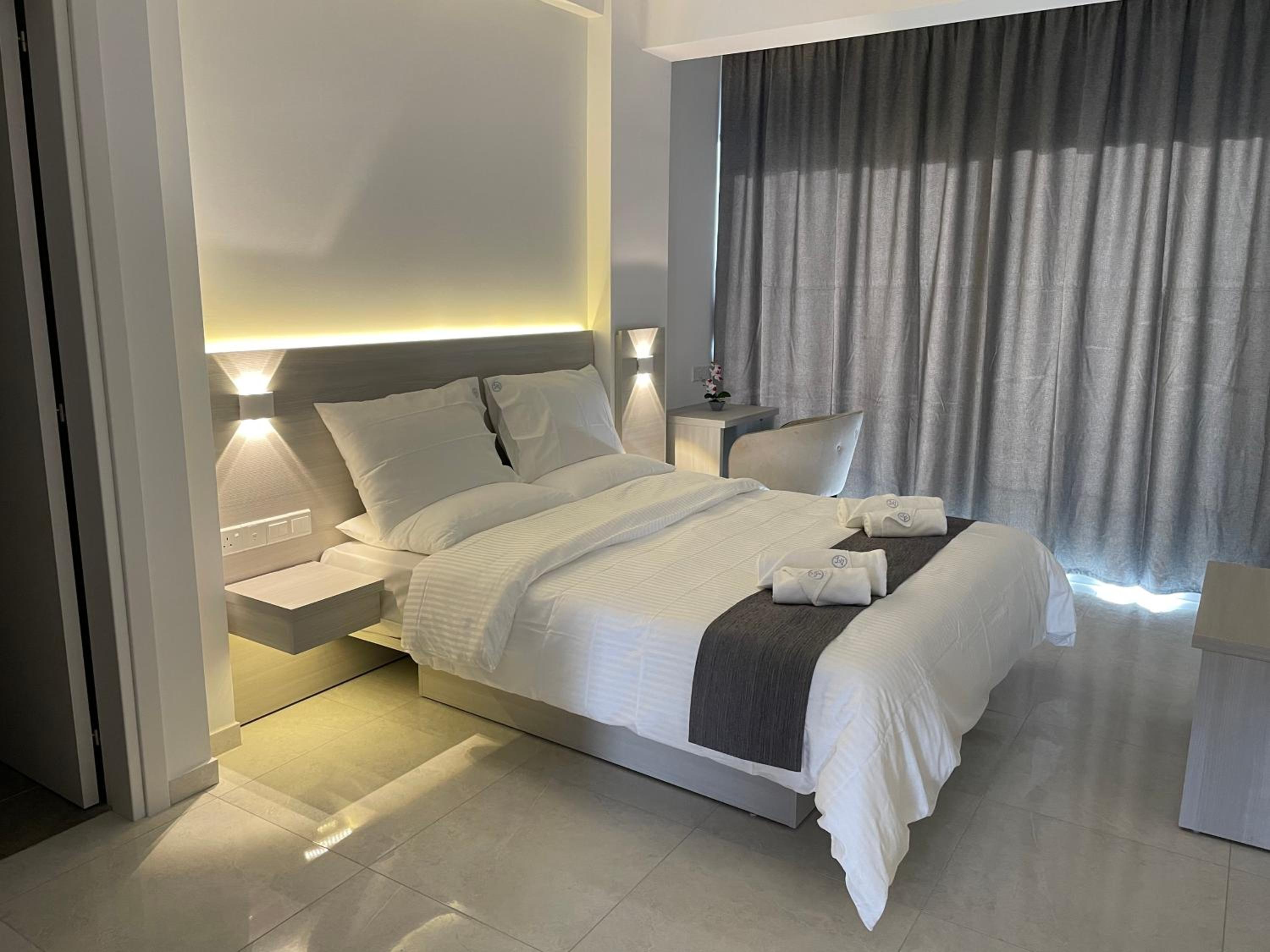 Double Room with Balcony - Photo 1