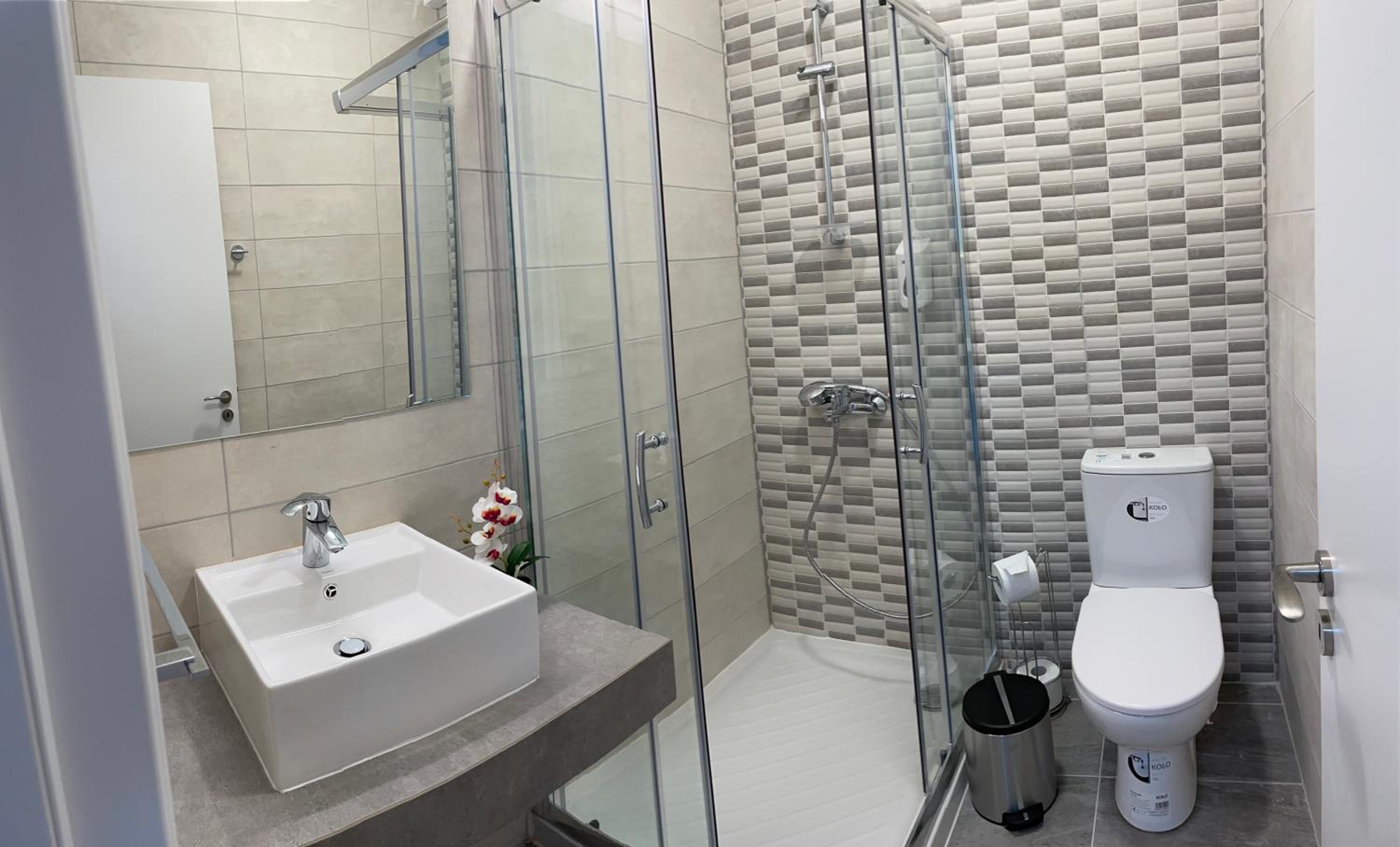 Double Room with Balcony - Photo 4