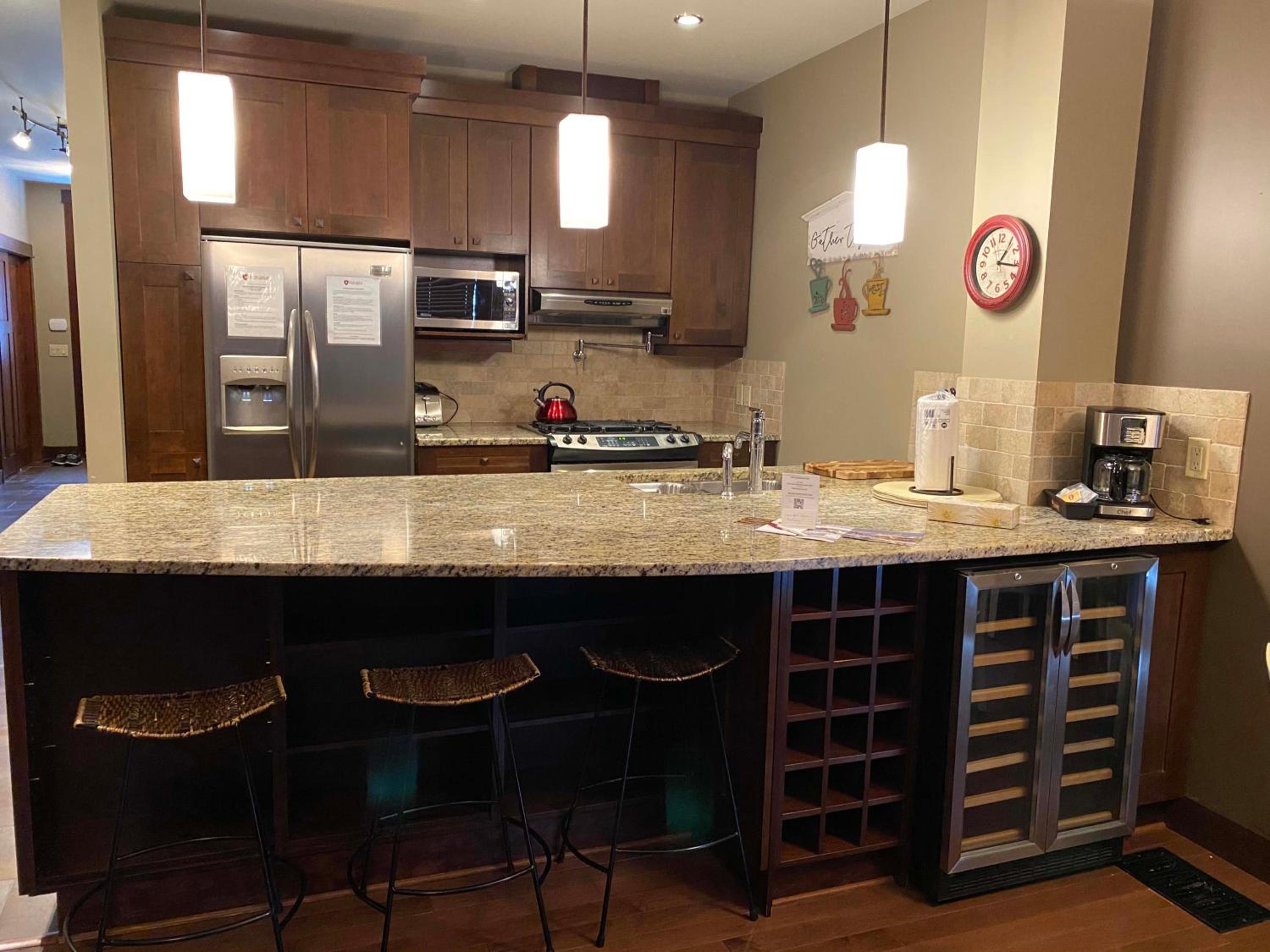 Three-Bedroom Apartment with Mountain View photo 3