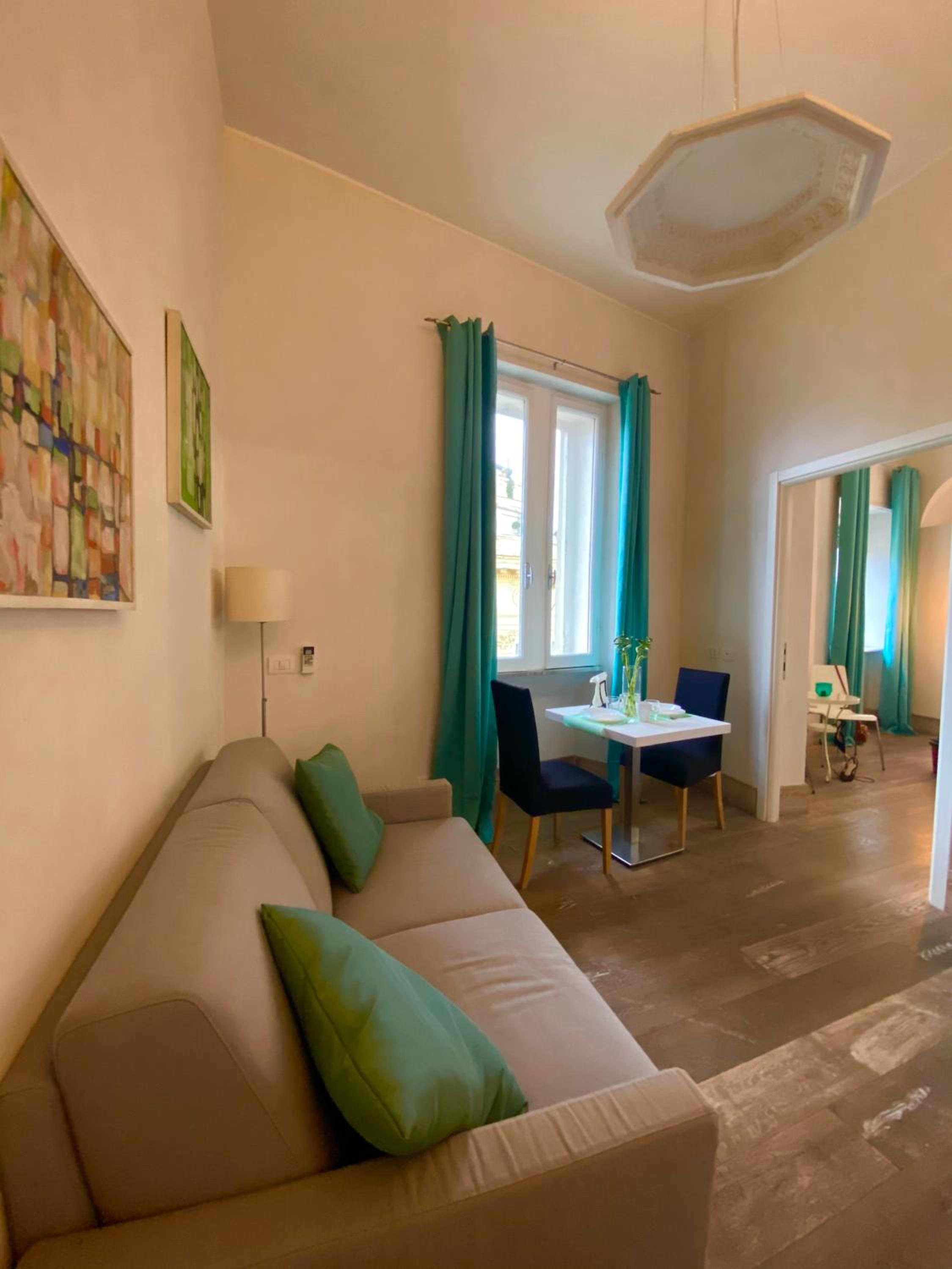 One-Bedroom Apartment photo 2